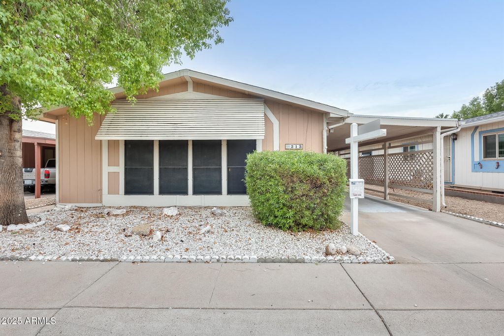 Photo of 11275 N 99th Avenue #213, Peoria, AZ 85345 (MLS # 6925597)