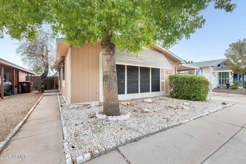 Photo of 11275 N 99th Avenue #213, Peoria, AZ 85345 (MLS # 6925597)