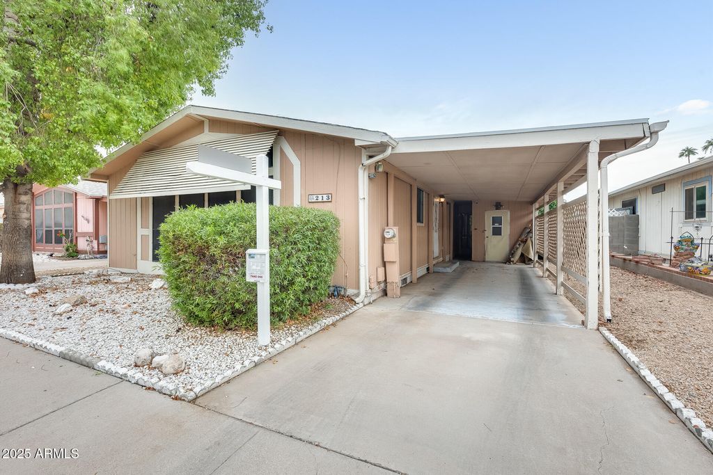 Photo of 11275 N 99th Avenue #213, Peoria, AZ 85345 (MLS # 6925597)