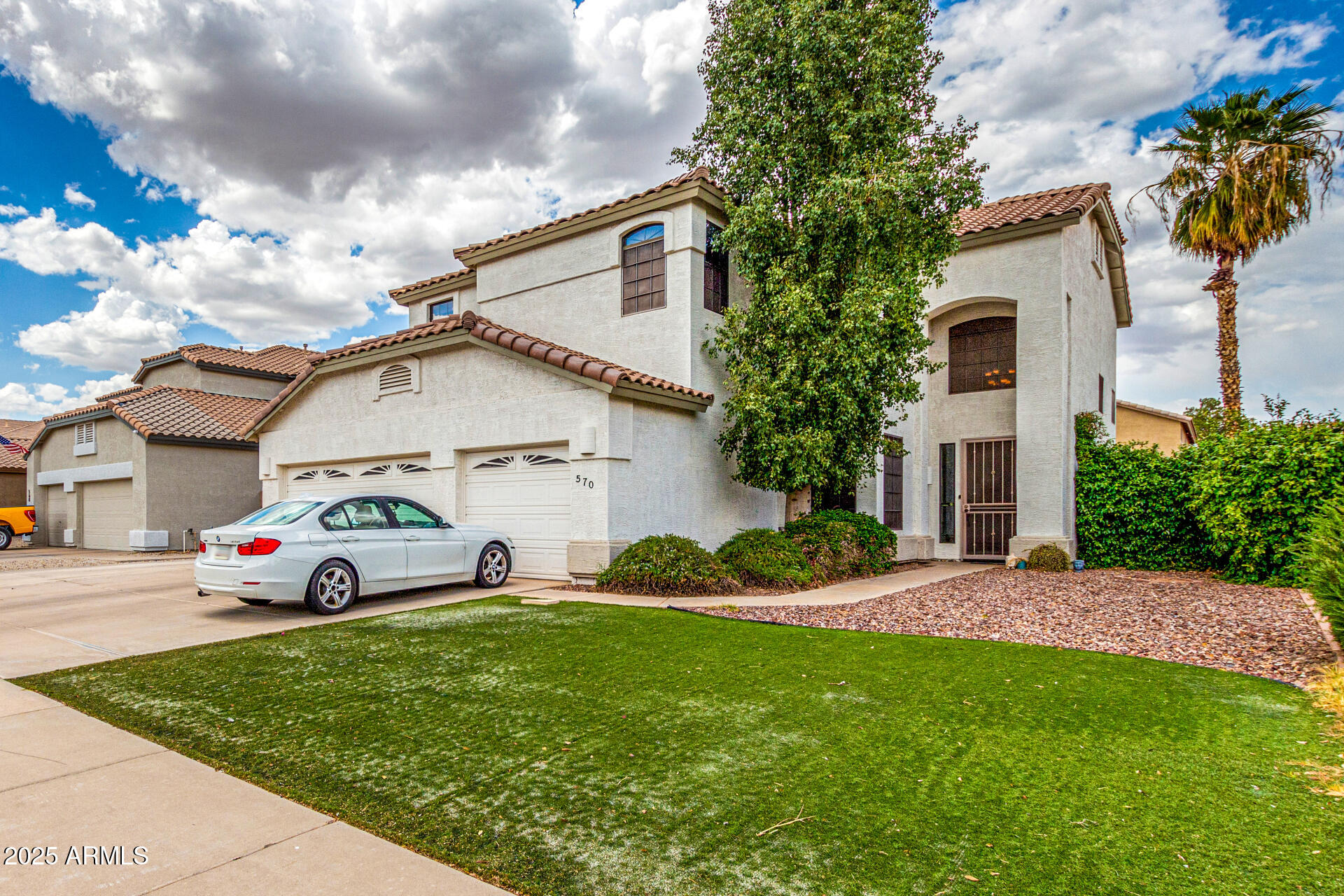 570 E BETSY Lane