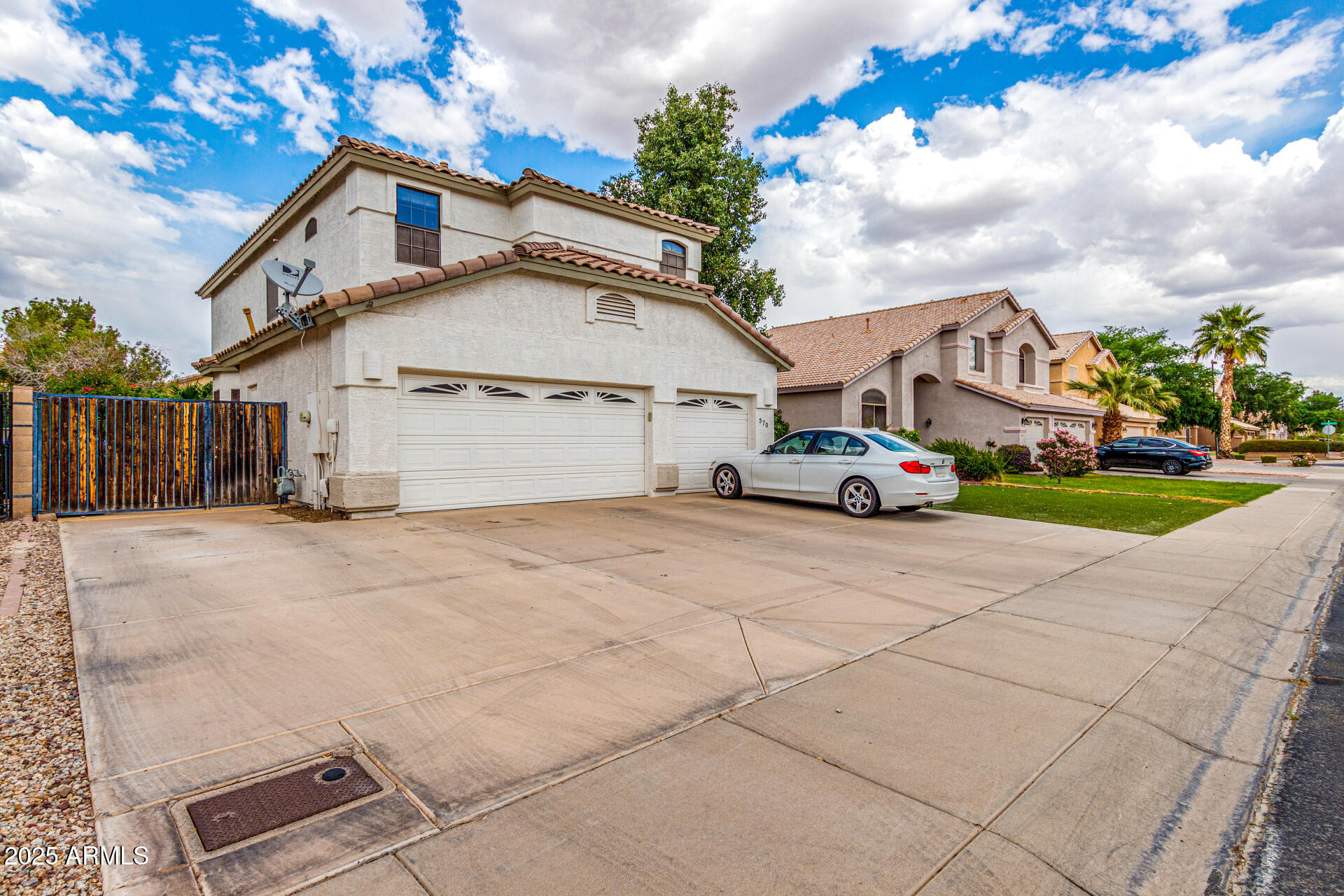 570 E BETSY Lane
