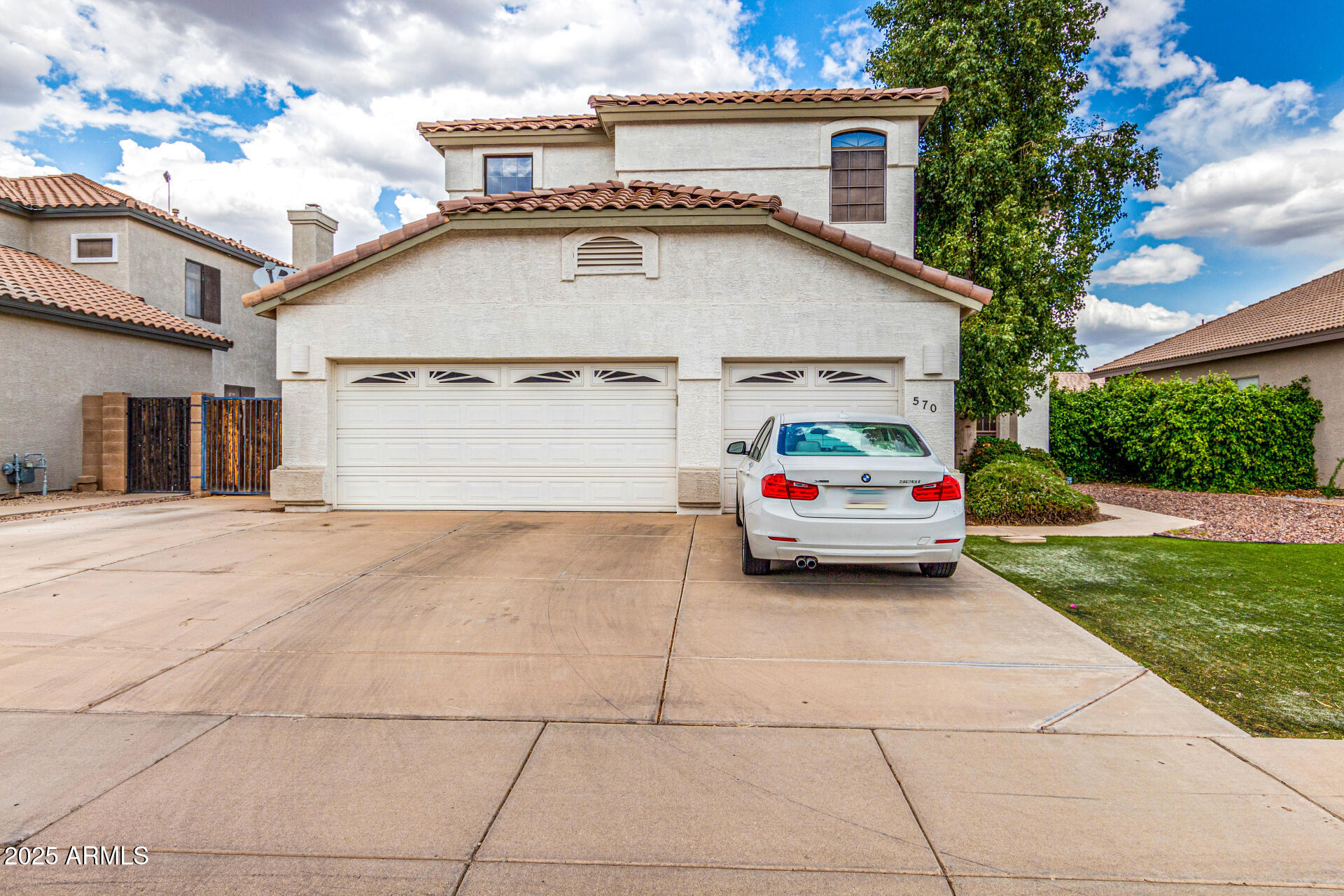570 E BETSY Lane