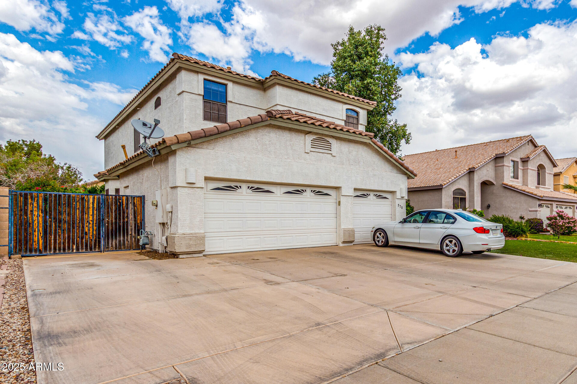 570 E BETSY Lane
