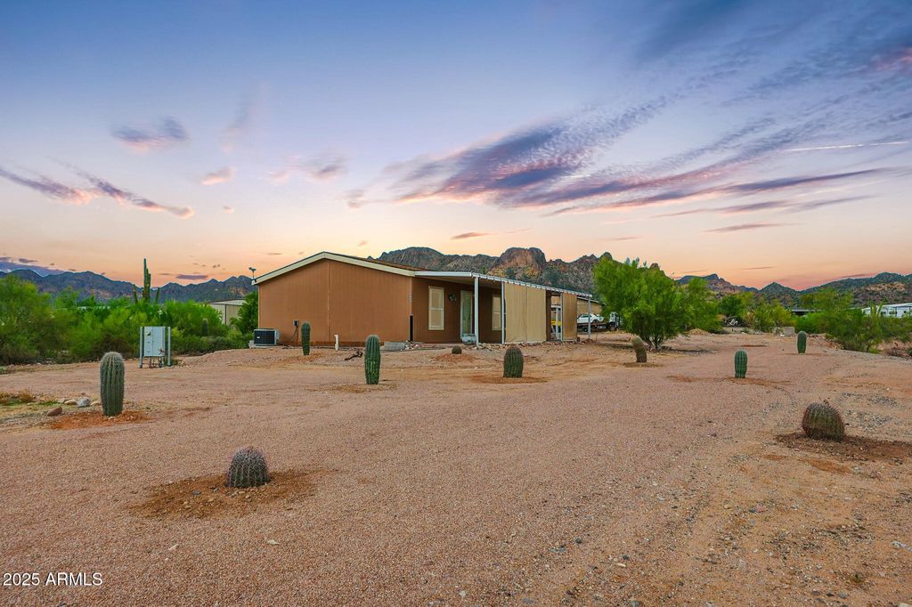Photo of 1000 W Whiteley Street, Apache Junction, AZ 85120 (MLS # 6940956)