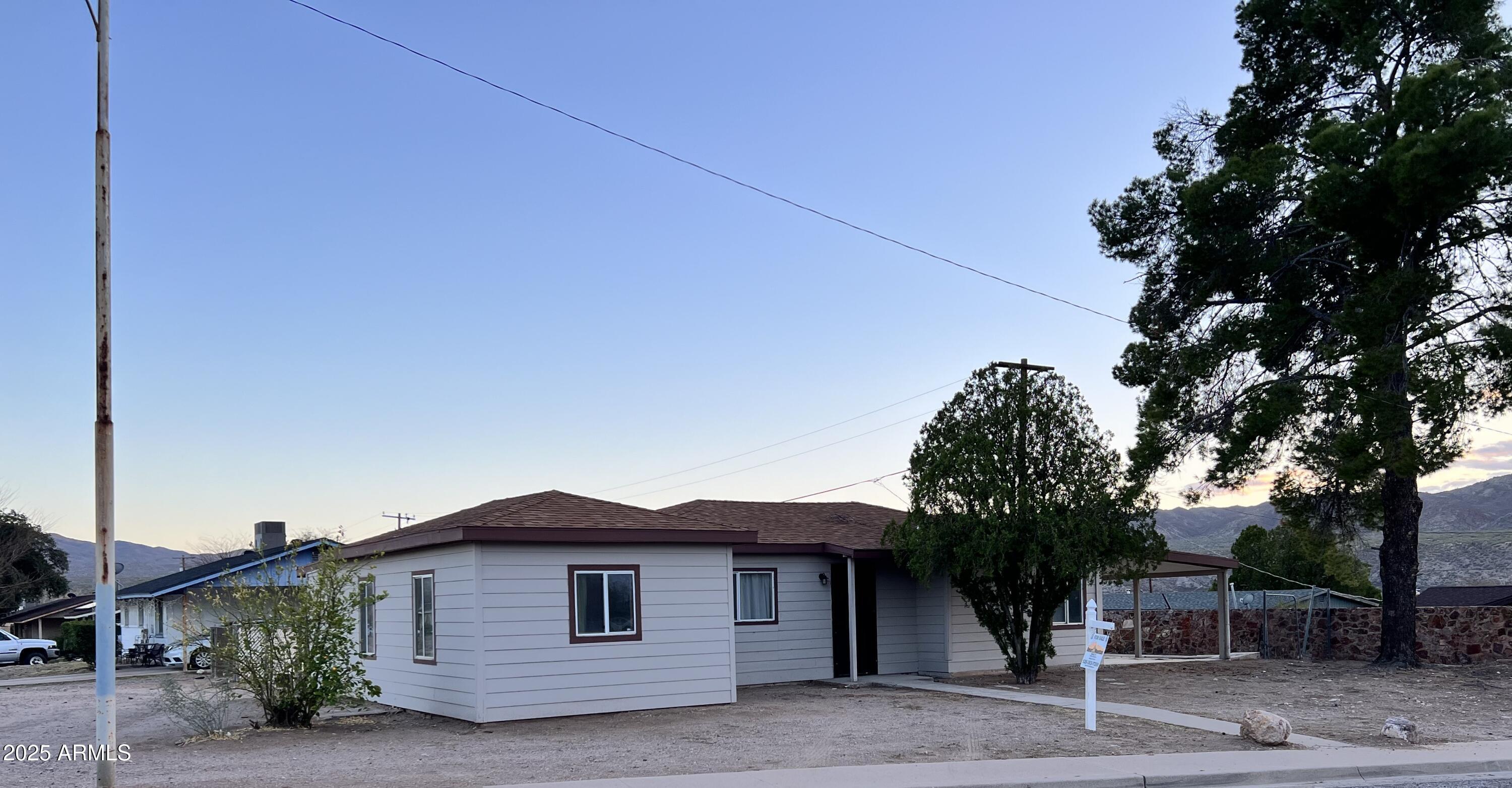 443 W IVANHOE Road