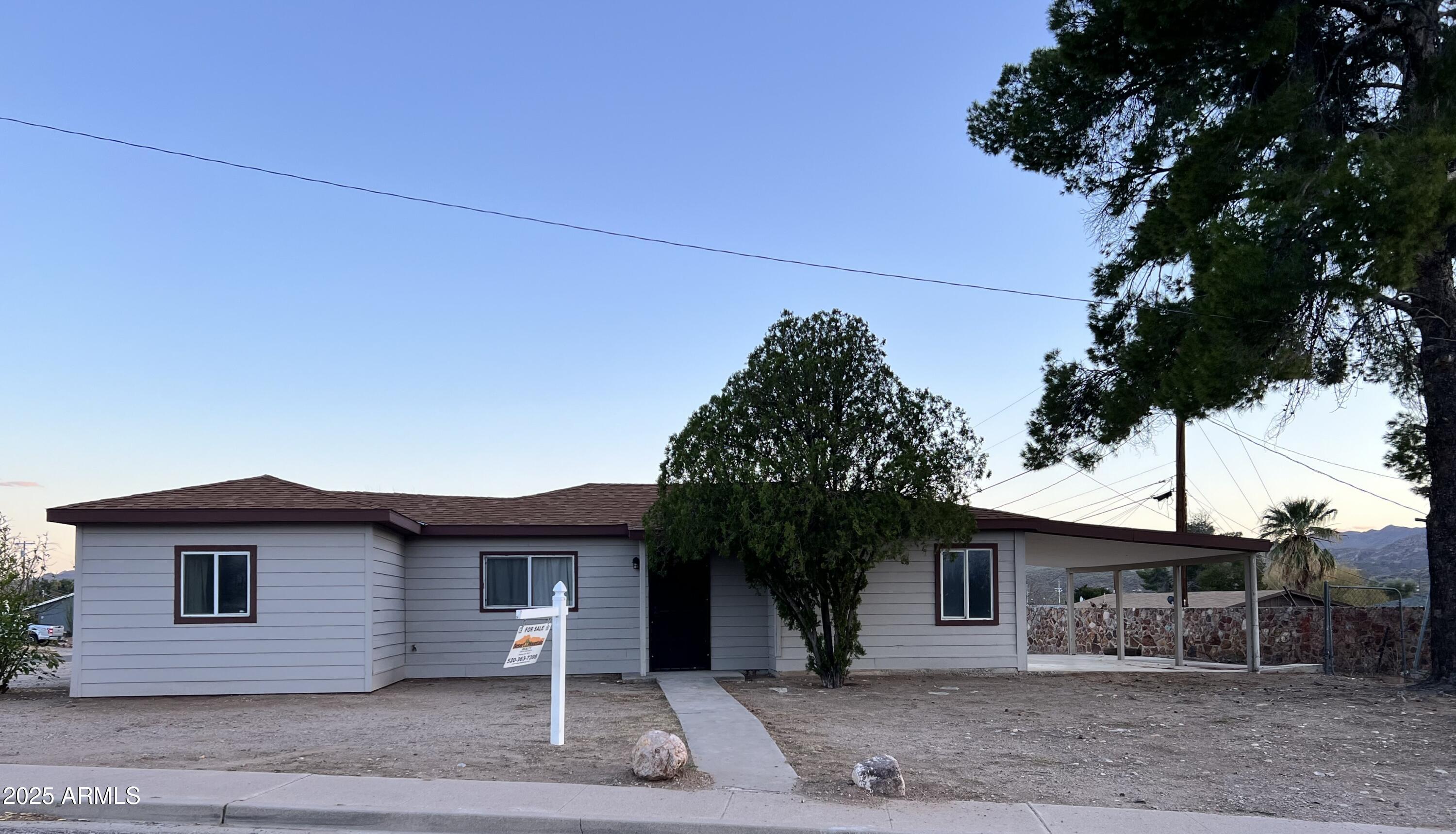 443 W IVANHOE Road