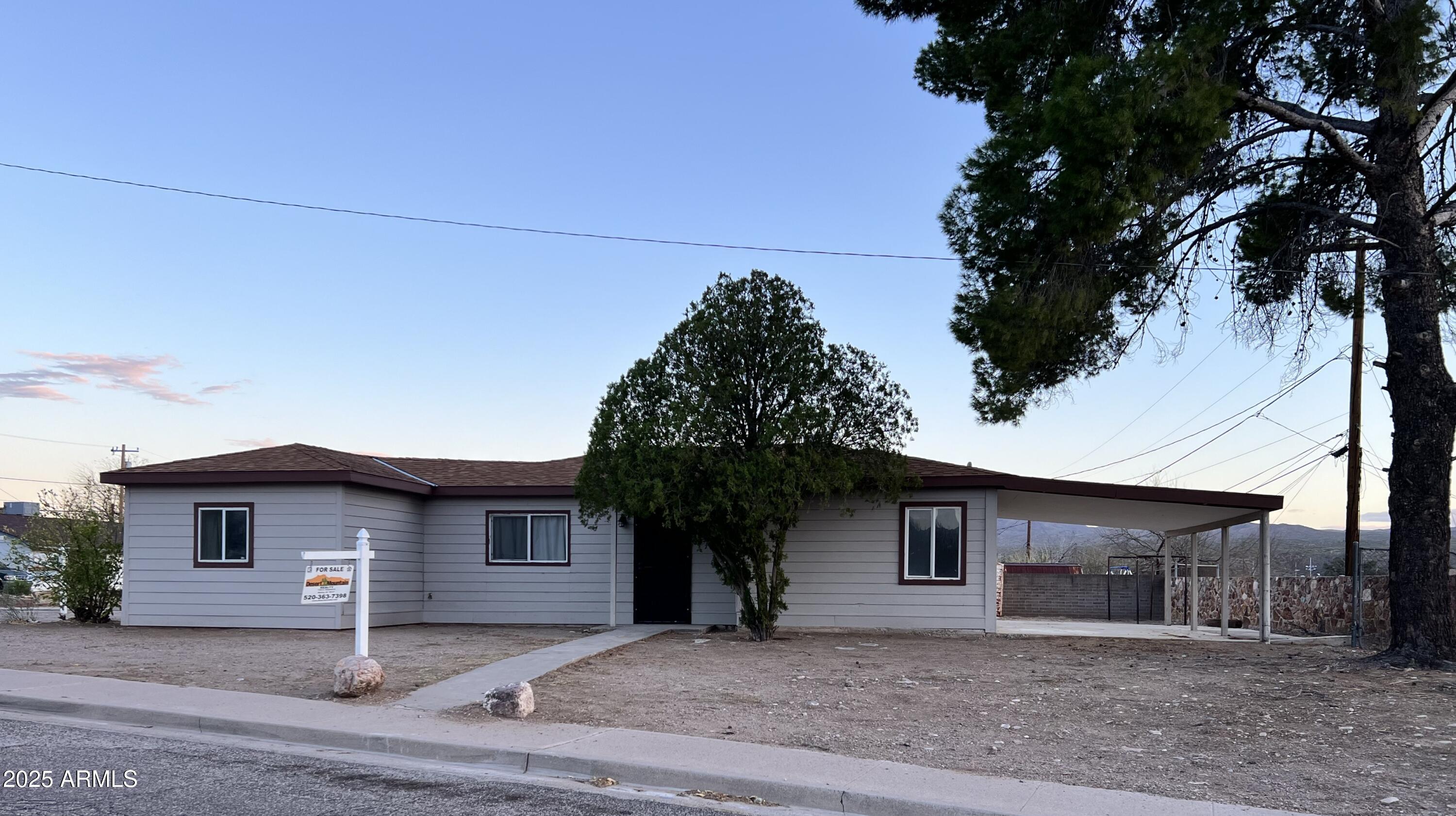 443 W IVANHOE Road