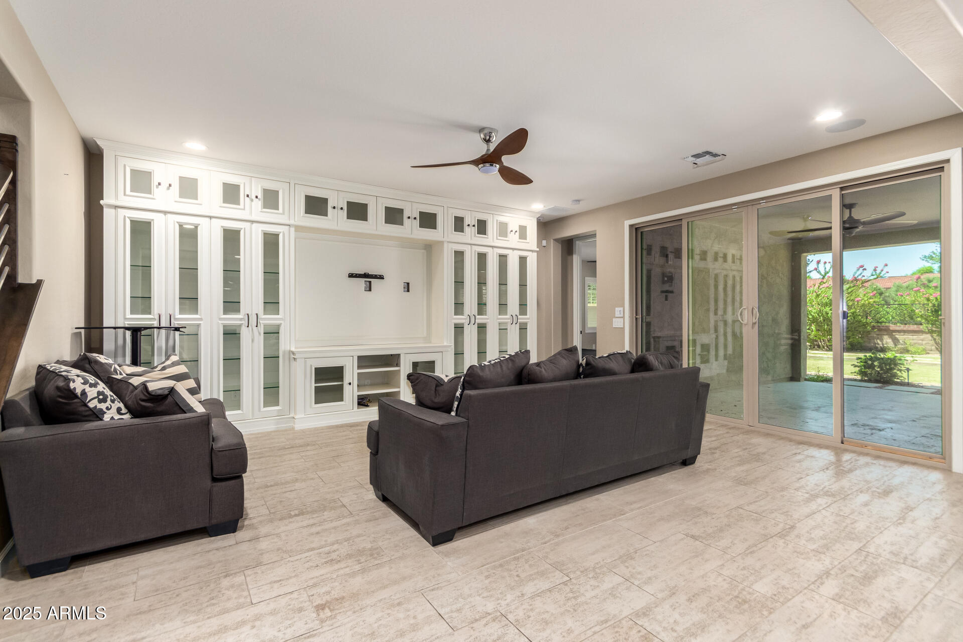 922 W YELLOWSTONE Way