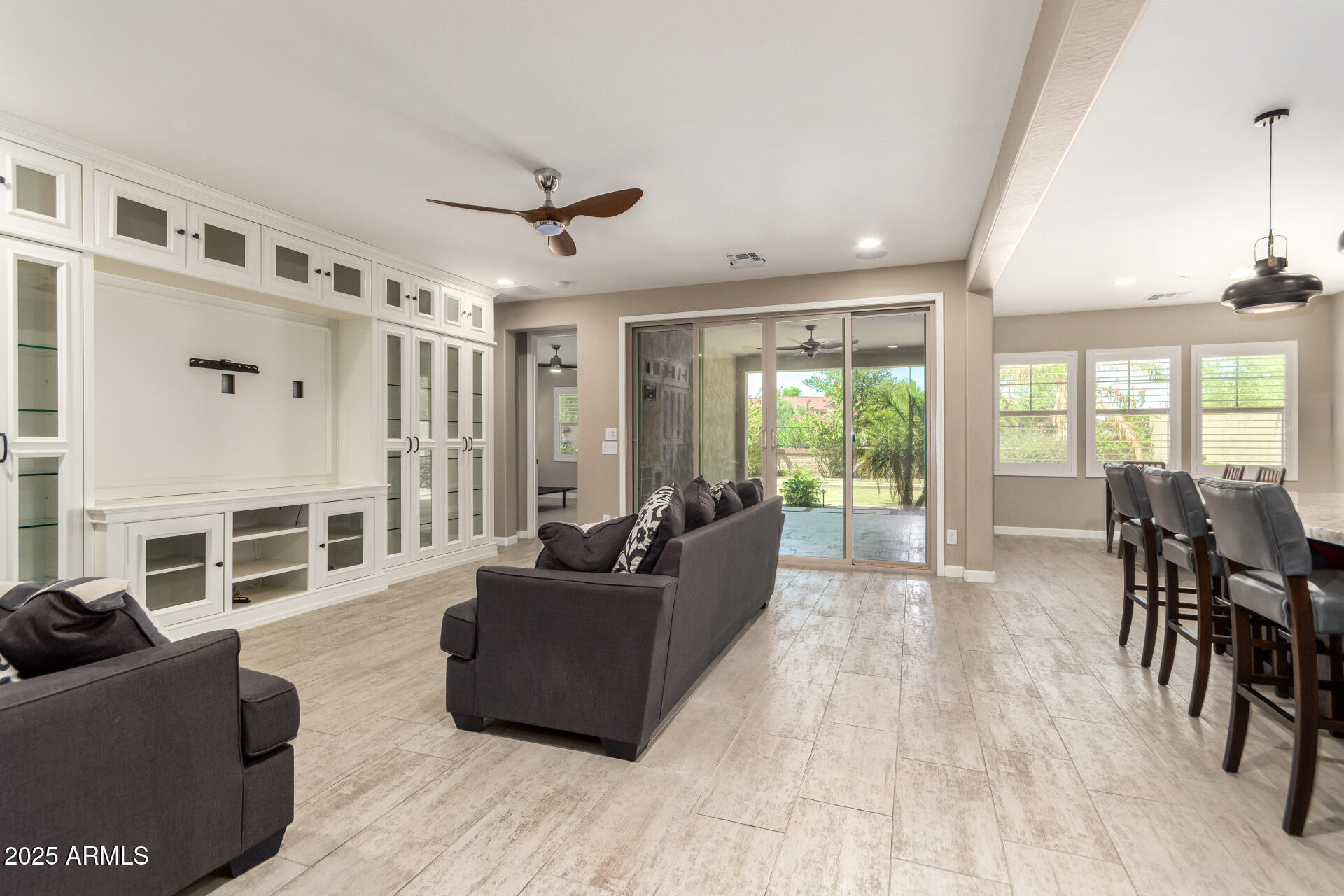 922 W YELLOWSTONE Way