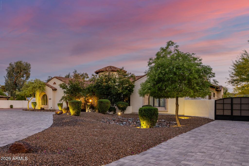 Photo of 5213 W Park View Lane, Glendale, AZ 85310 (MLS # 7011065)