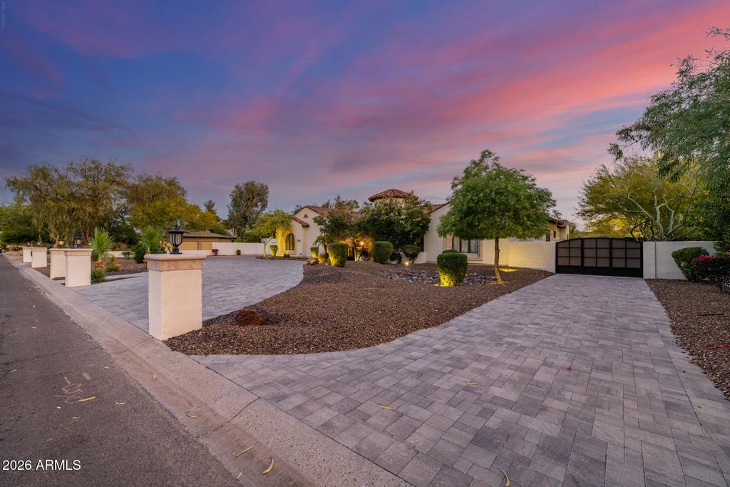 Photo of 5213 W Park View Lane, Glendale, AZ 85310 (MLS # 7011065)