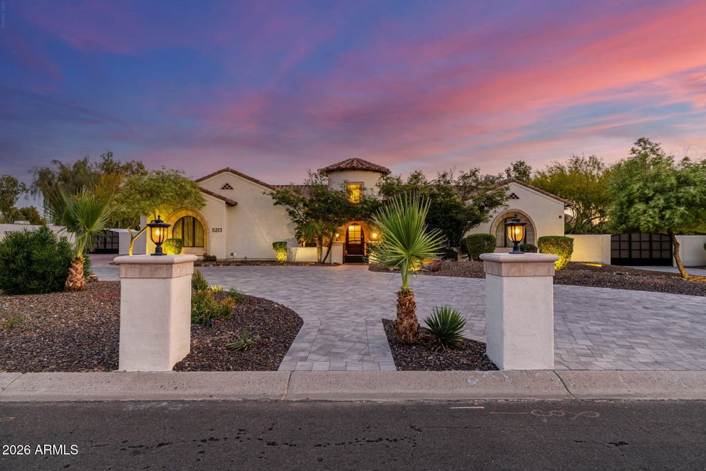 Photo of 5213 W Park View Lane, Glendale, AZ 85310 (MLS # 7011065)