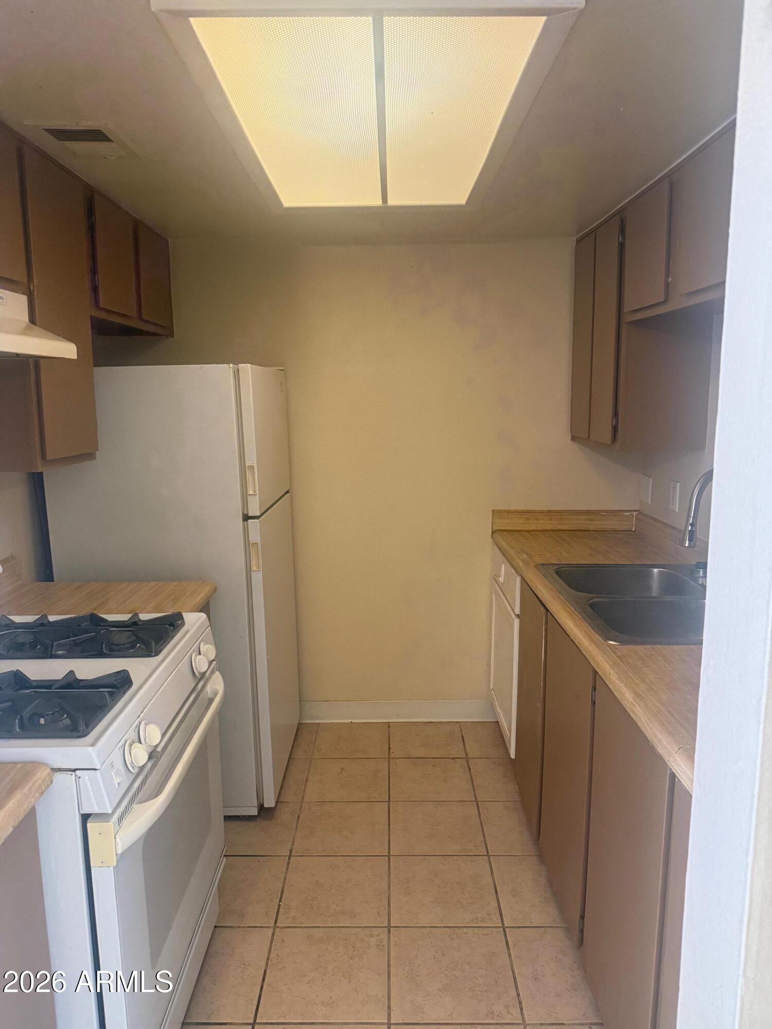 1622 E CAMPBELL Avenue R