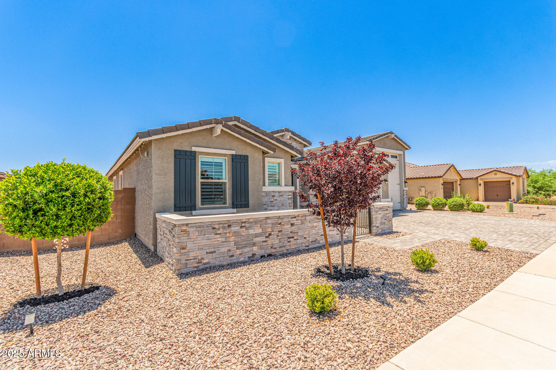 40481 W DESERT FAIRWAYS Drive