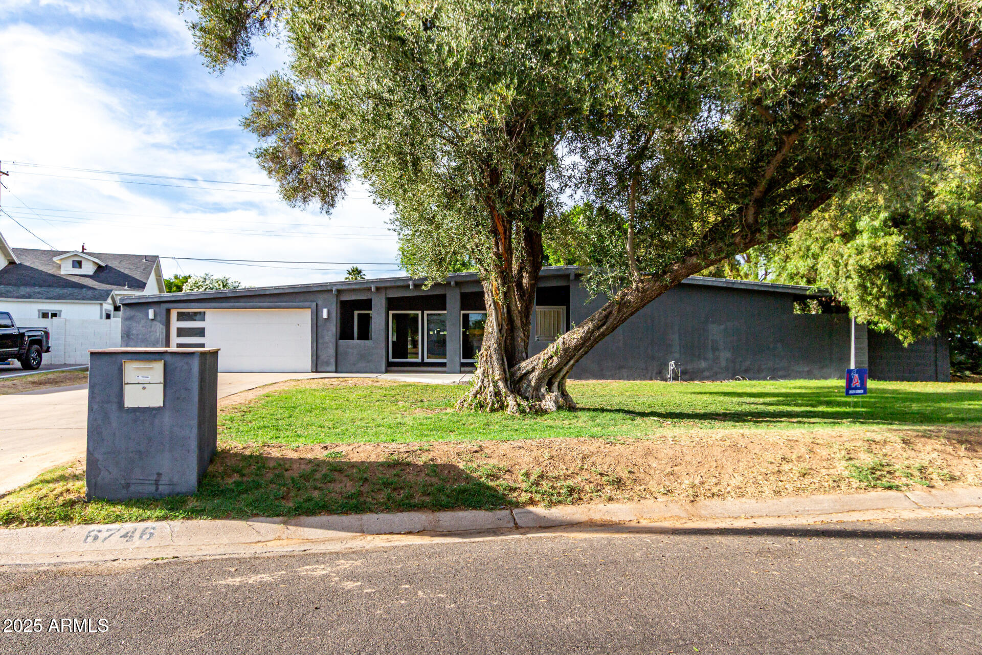 6746 E MONTEROSA Street
