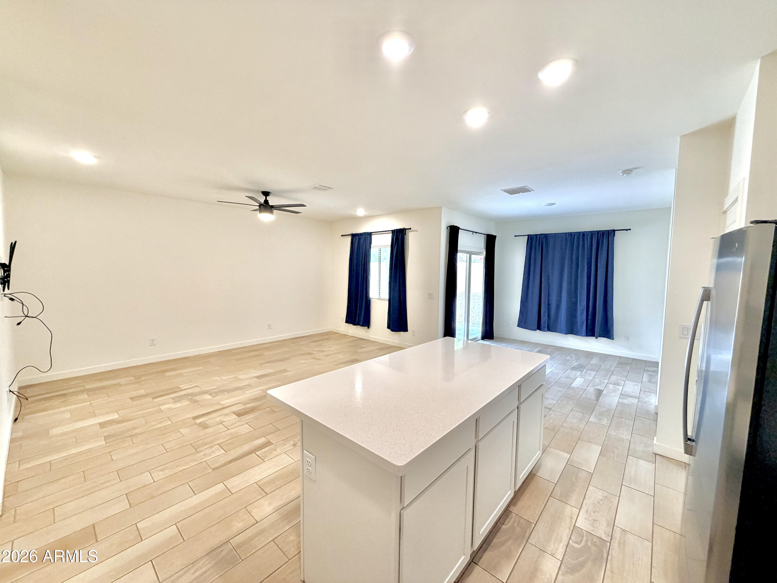 948 E WILEY Way