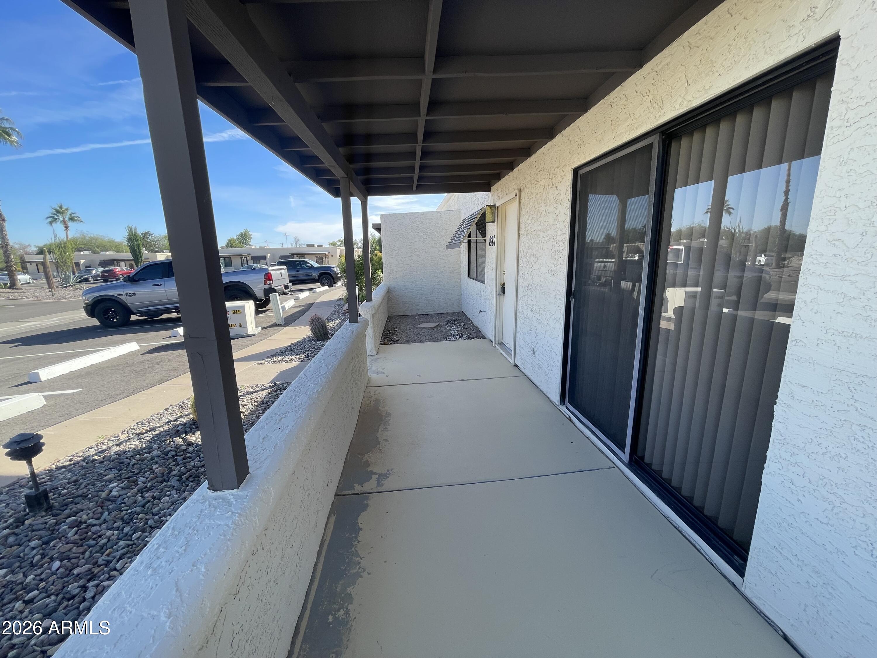 827 E LANCASTER Circle