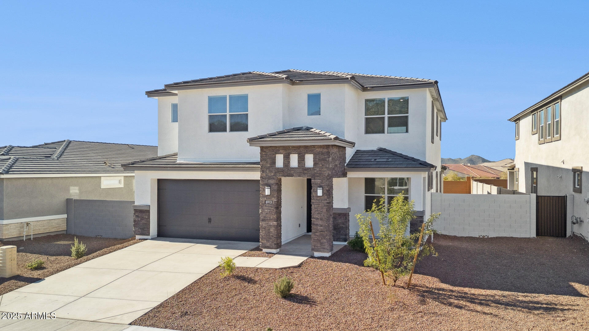 6913 W BUCKHORN Trail