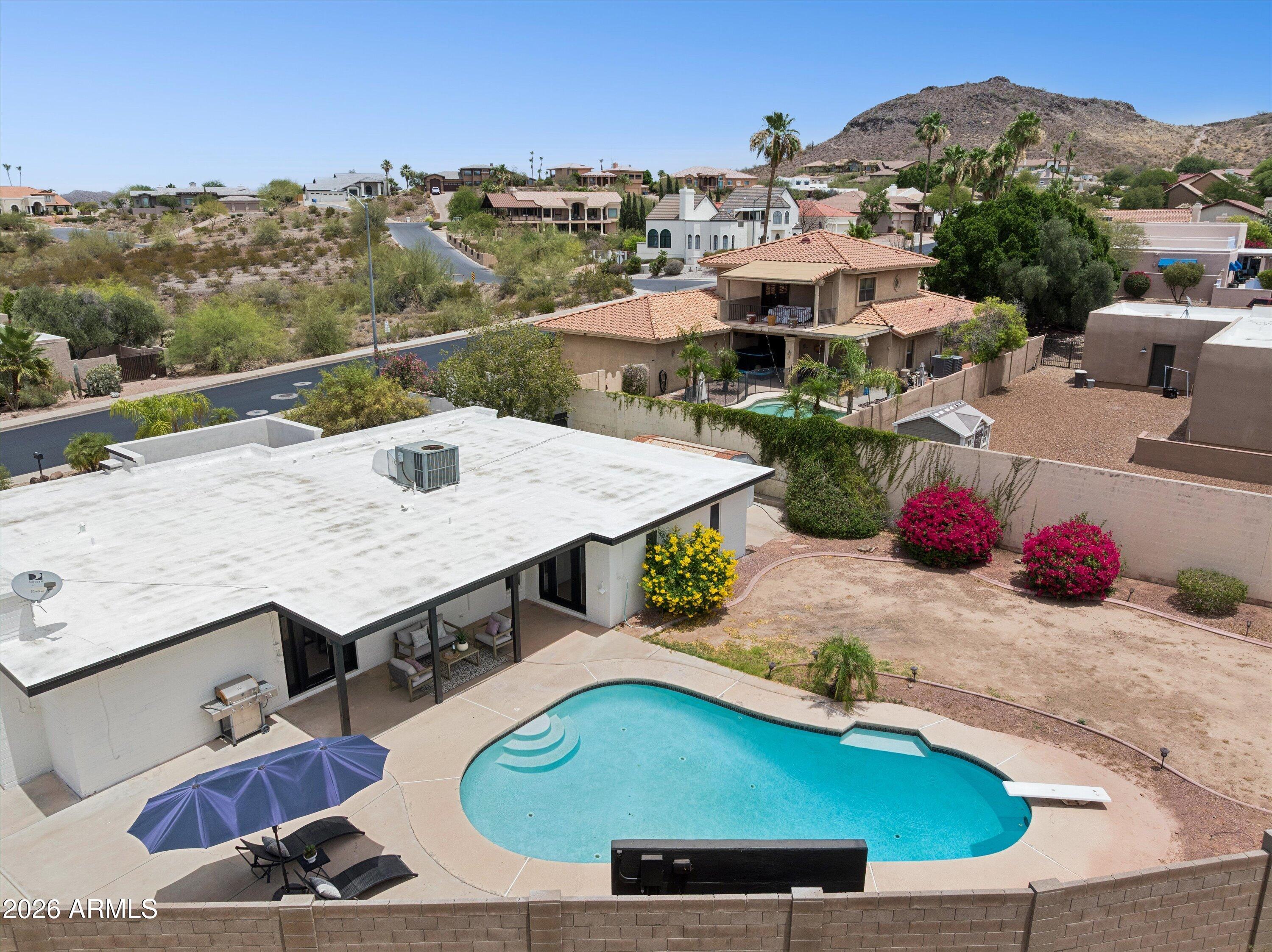 HIDDEN HILLS - Residential