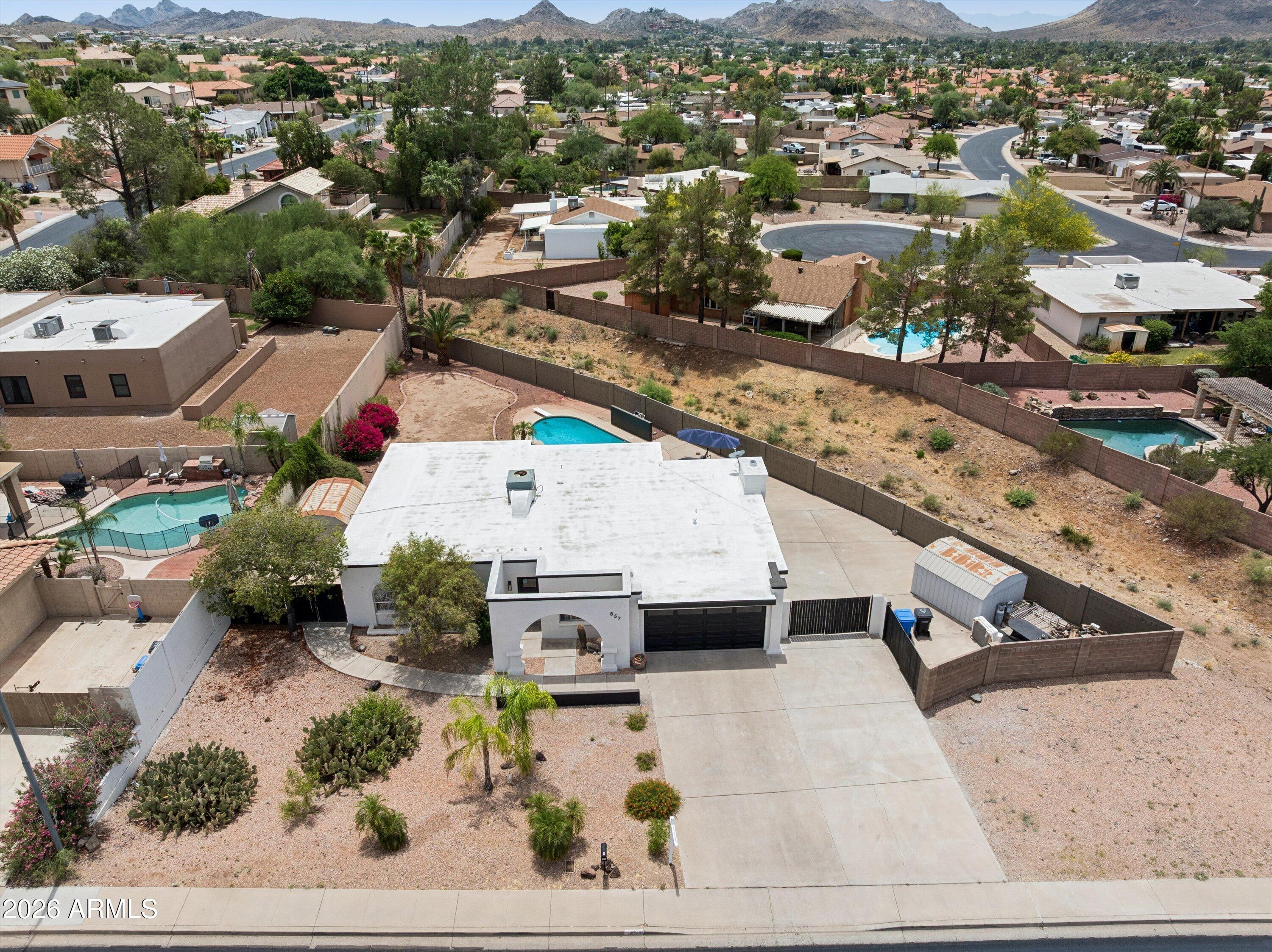 HIDDEN HILLS - Residential