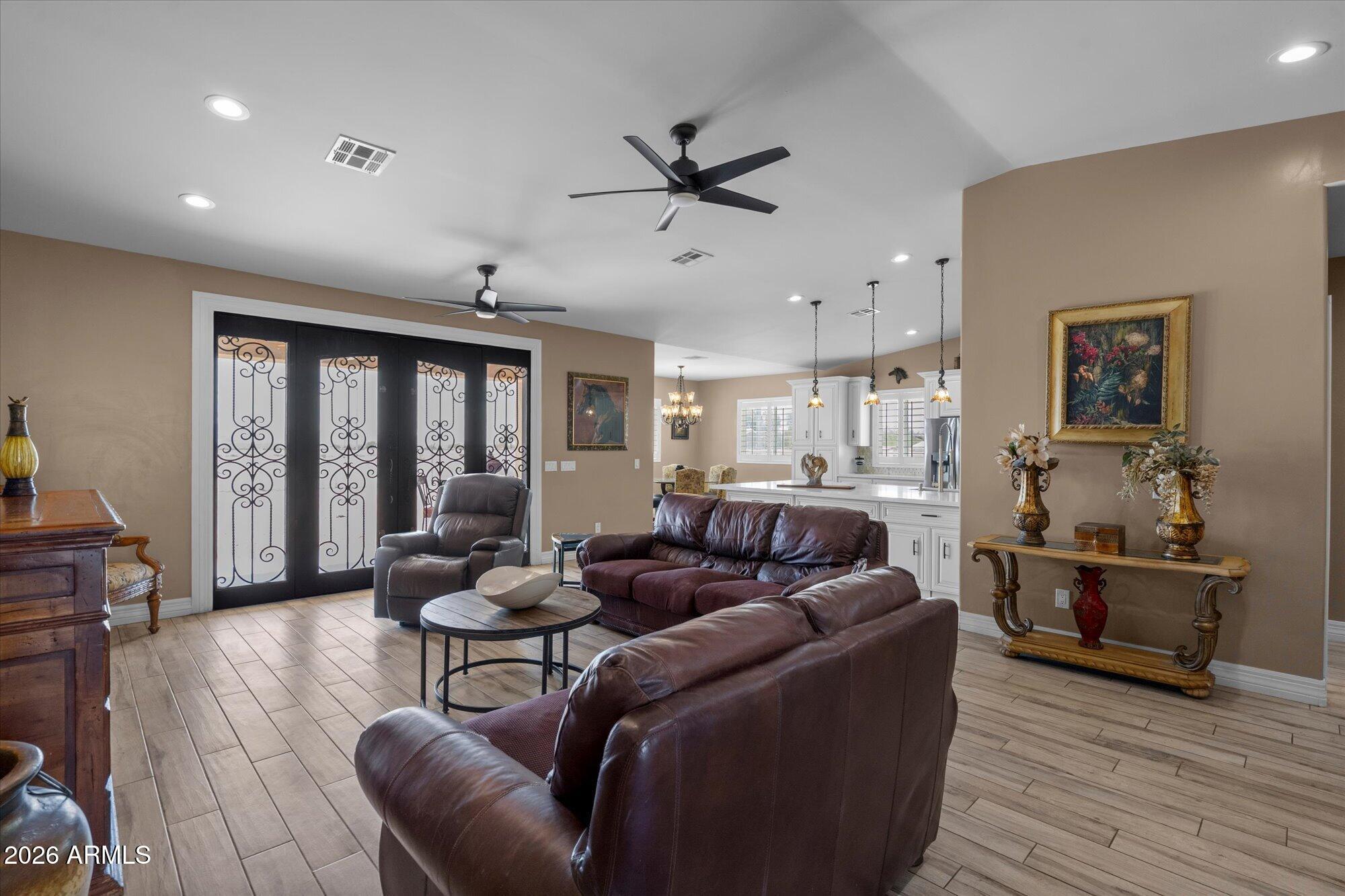 24039 W Cavedale Drive
