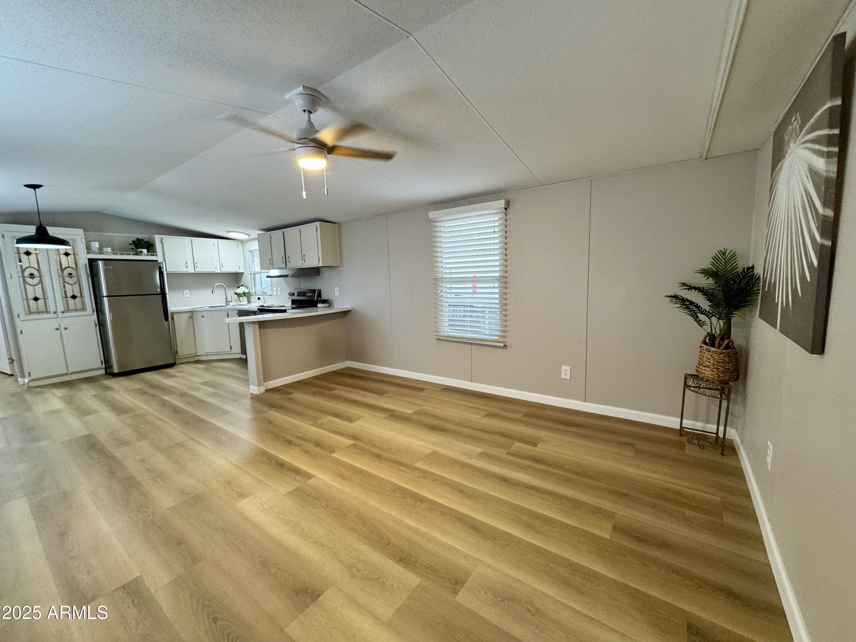 2000 S APACHE Road 260