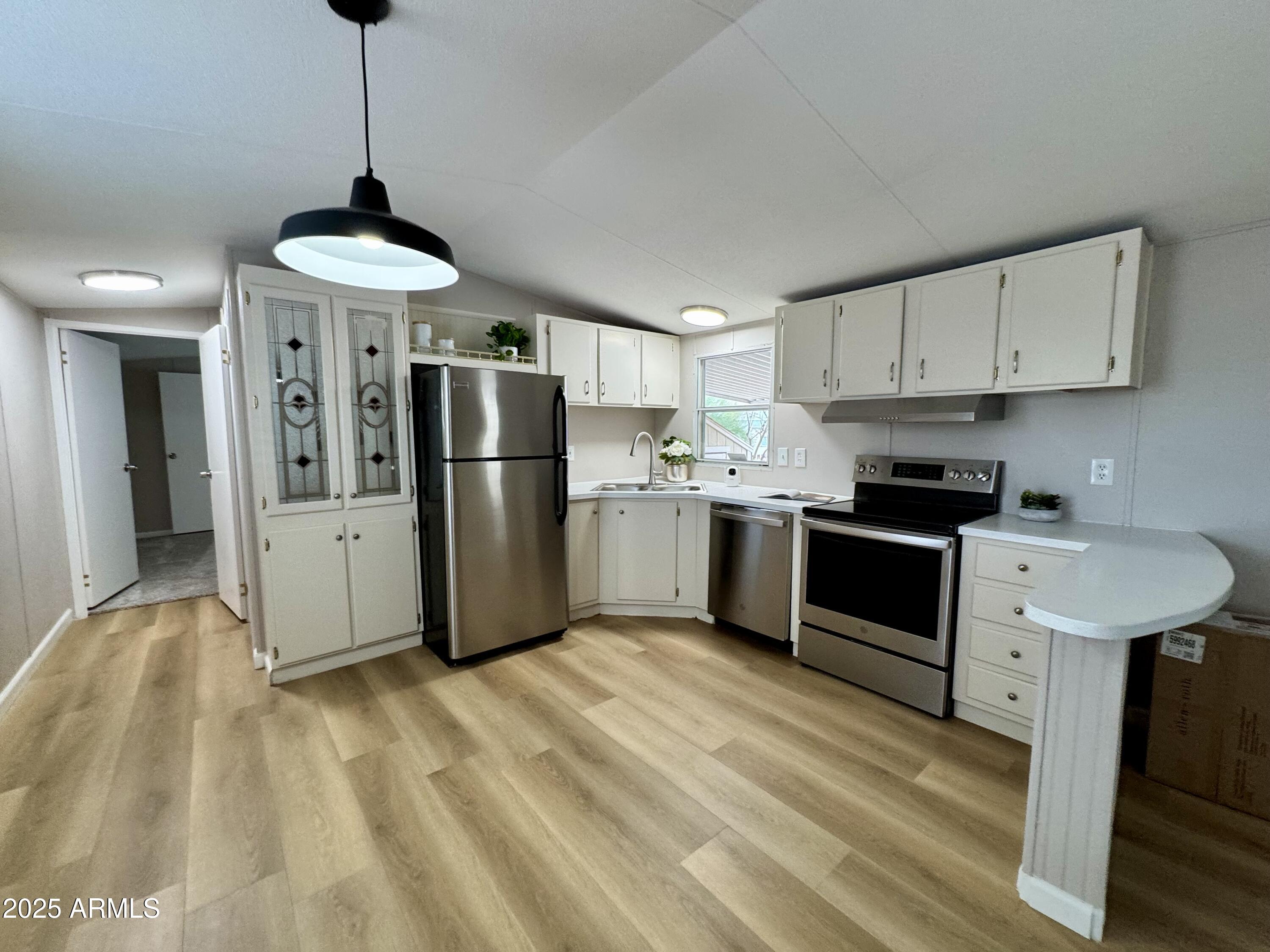 2000 S APACHE Road 260