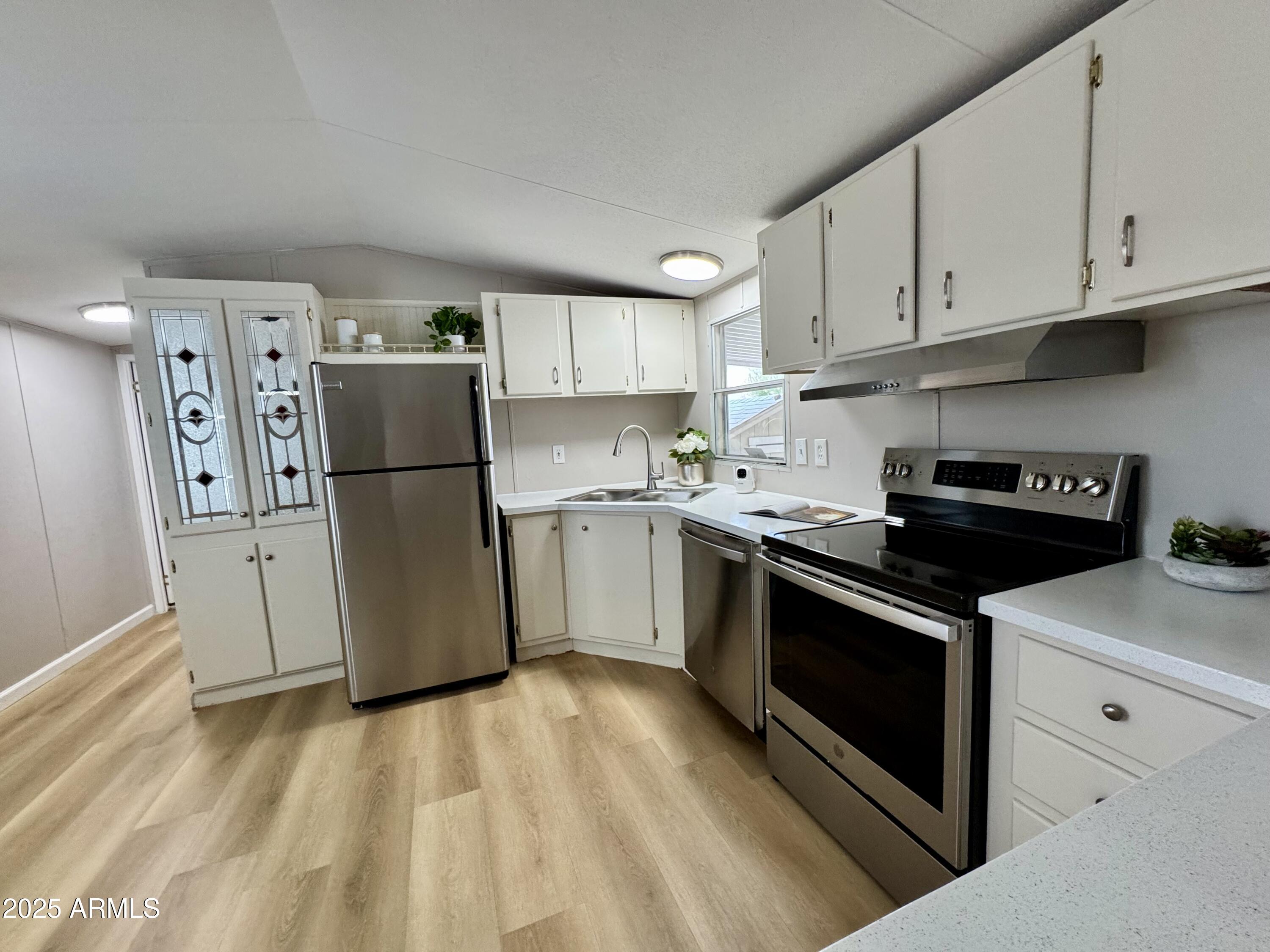 2000 S APACHE Road 260