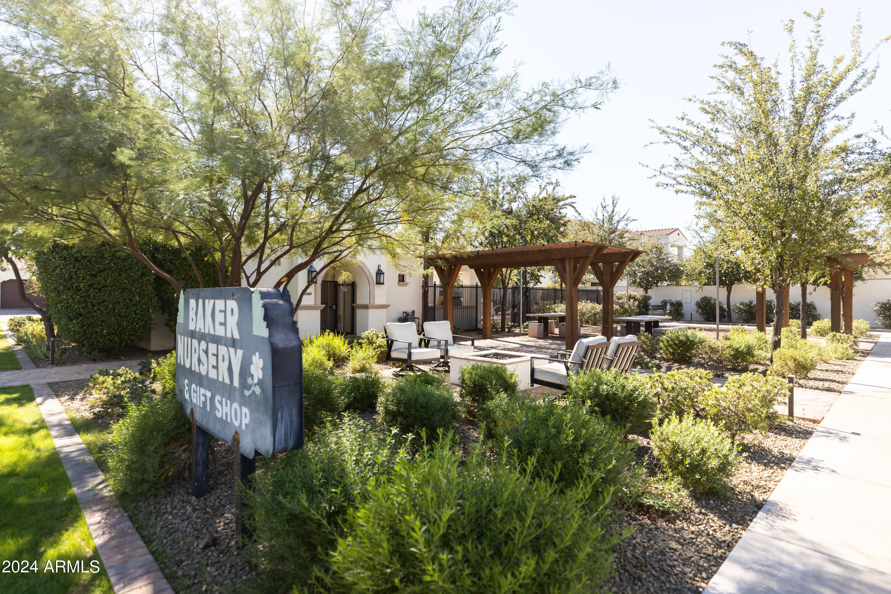 3928 E CRITTENDEN Lane
