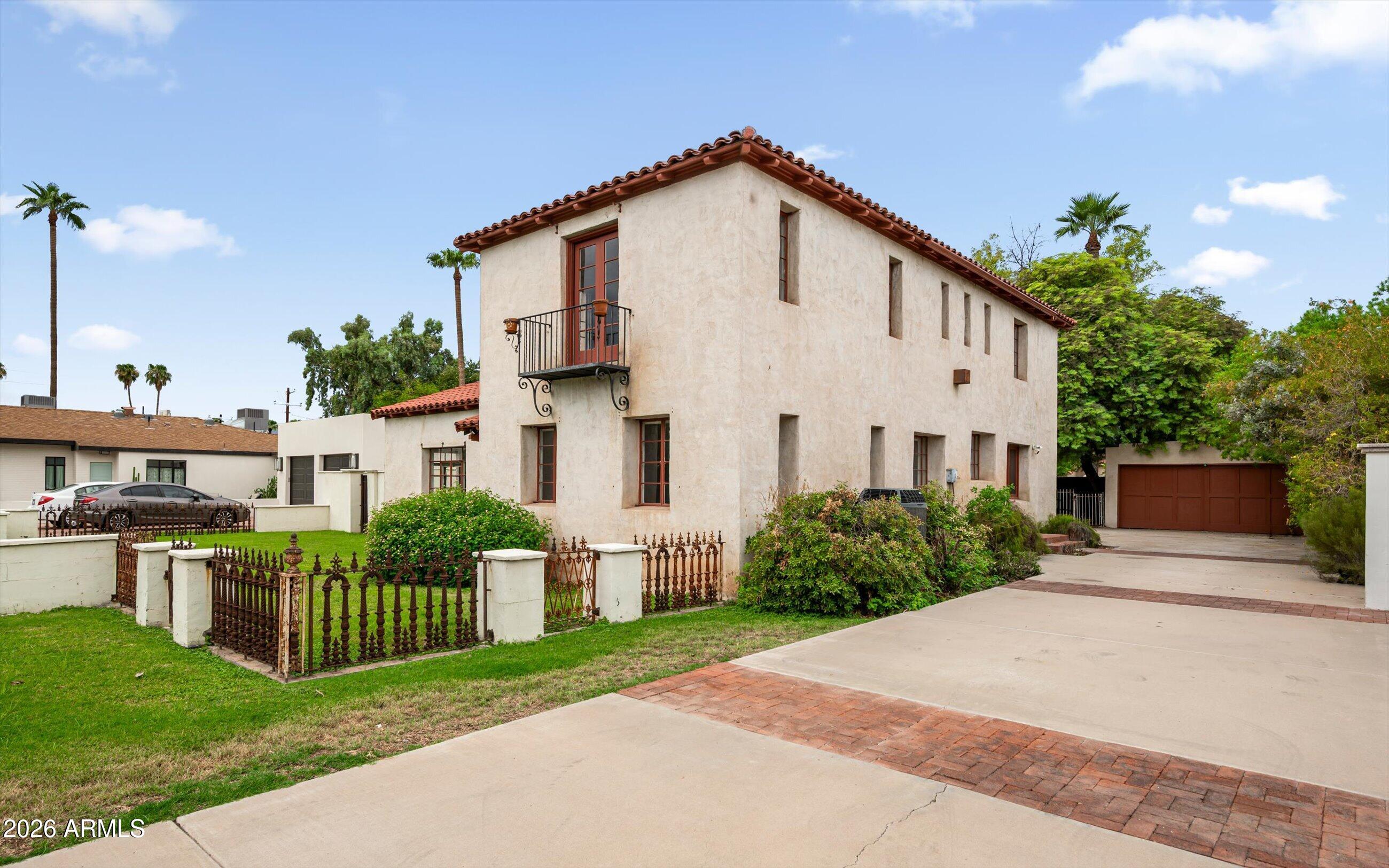 2218 ENCANTO Drive NE