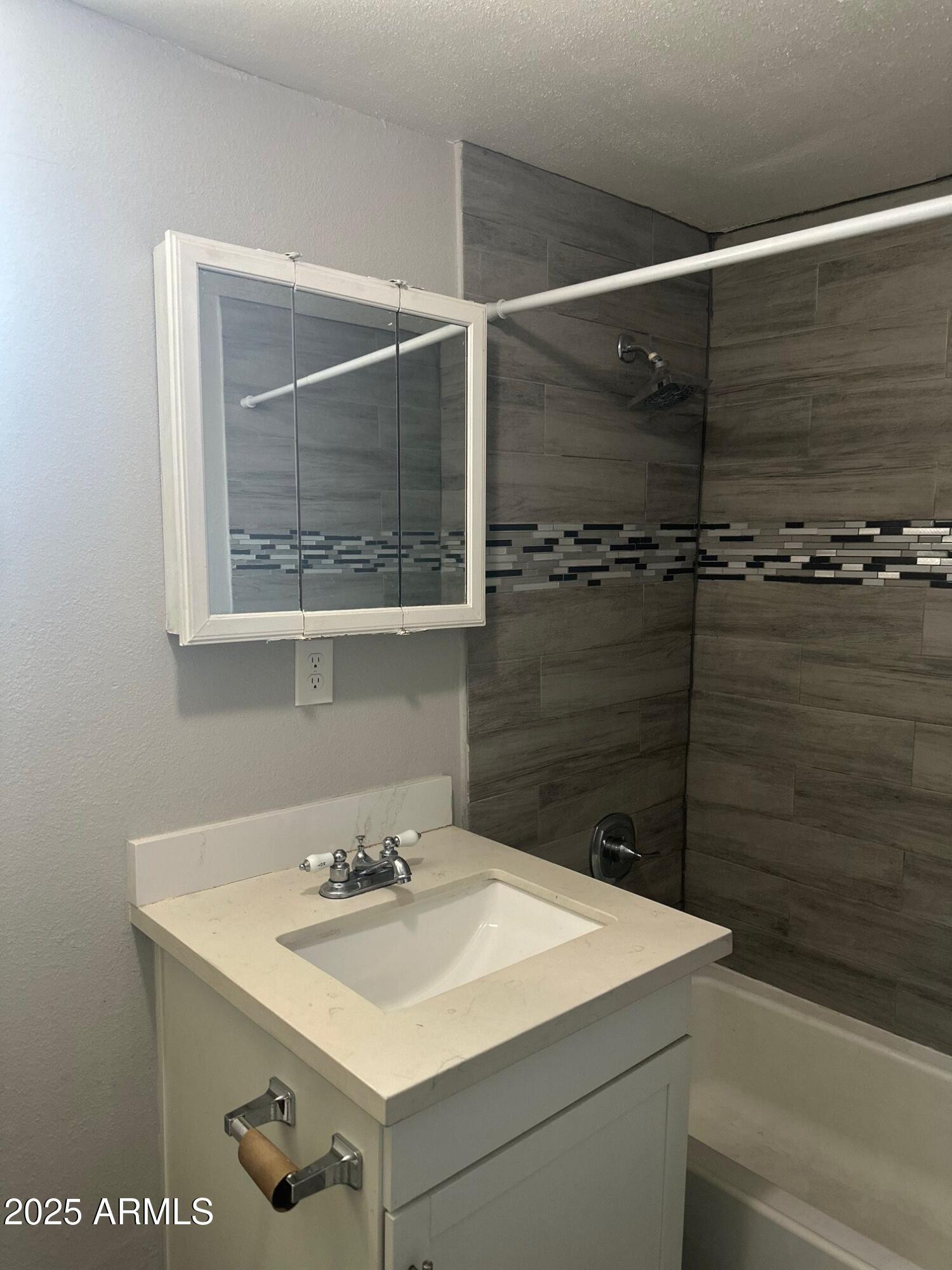 5113 N 17th Avenue Apt 2