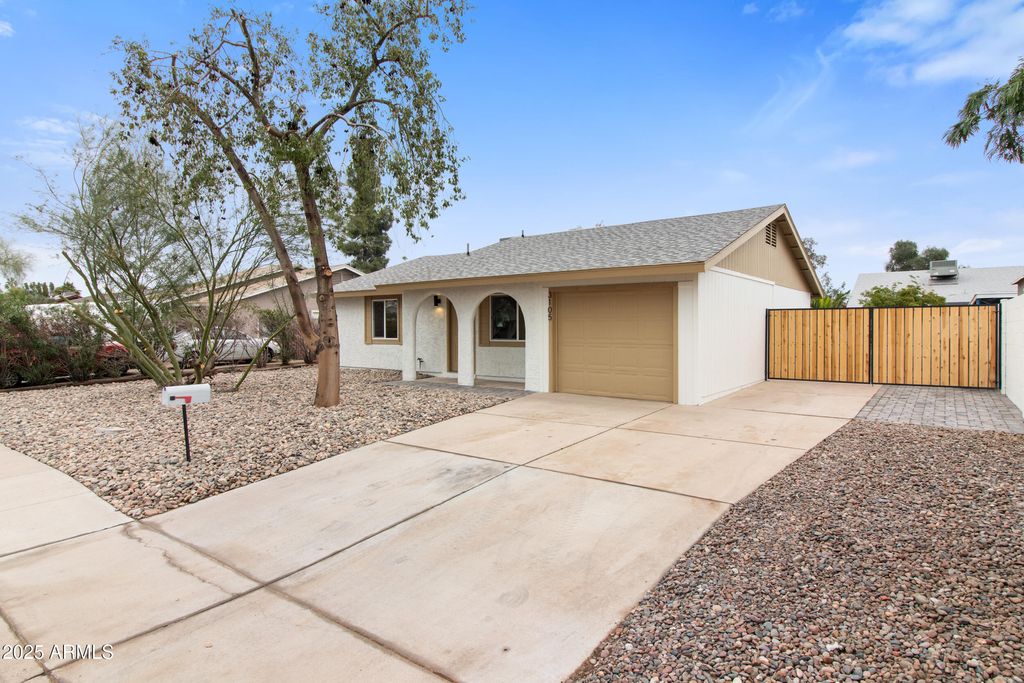 Photo of 3105 N Carriage Lane, Chandler, AZ 85224 (MLS # 6962367)