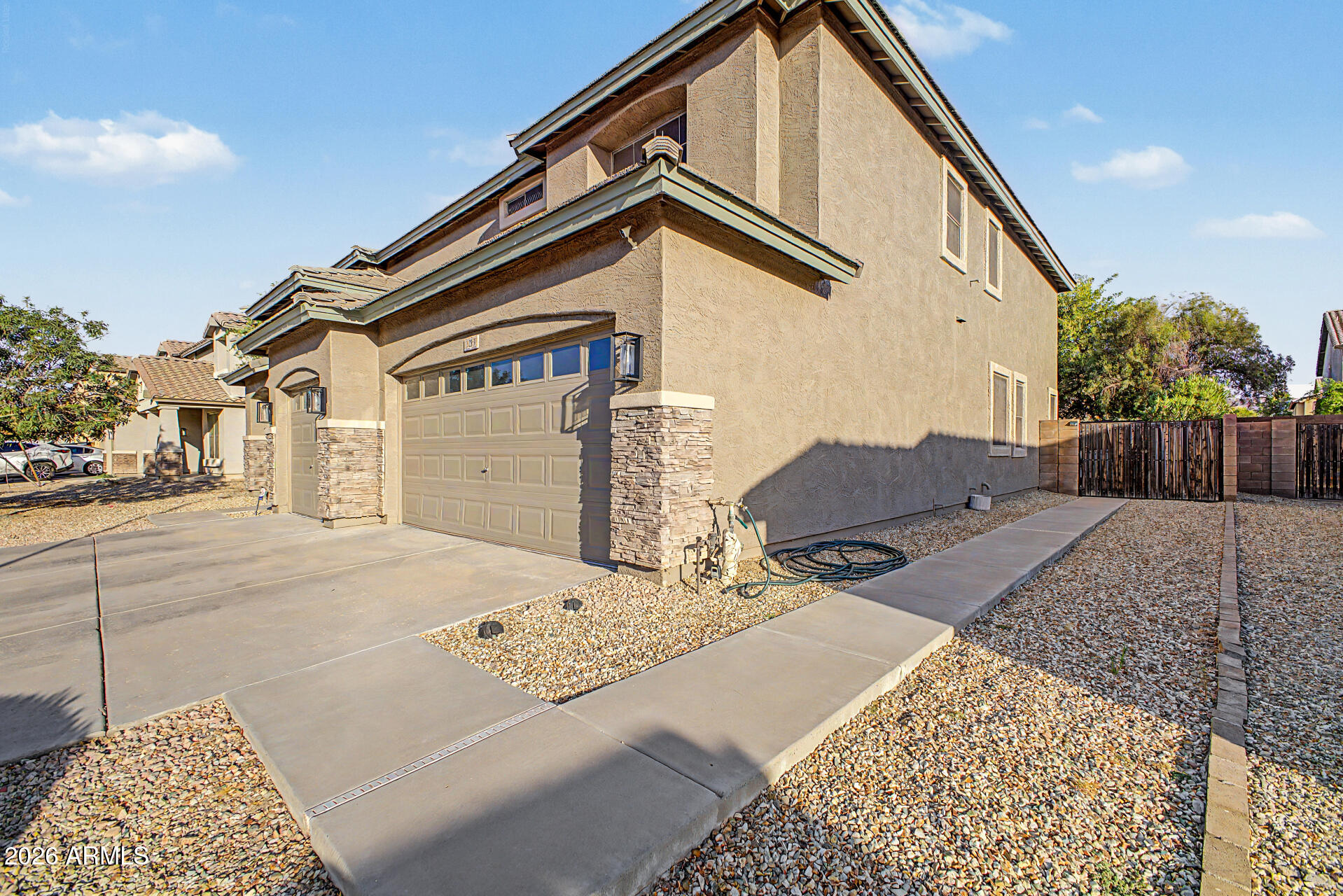 3213 W PLEASANT Lane