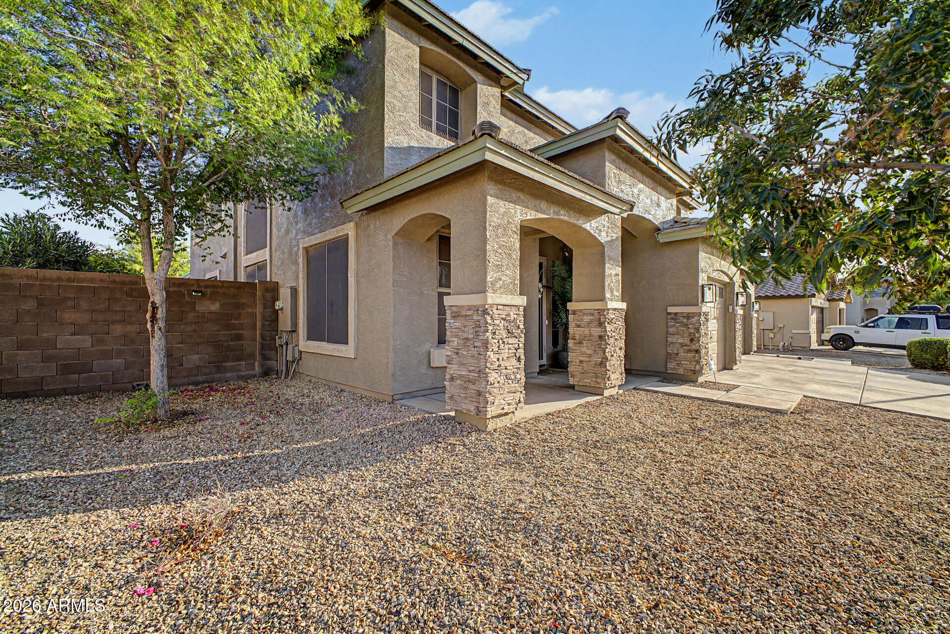 3213 W PLEASANT Lane