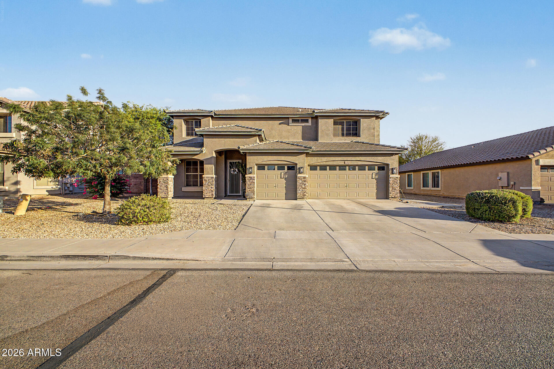 3213 W PLEASANT Lane