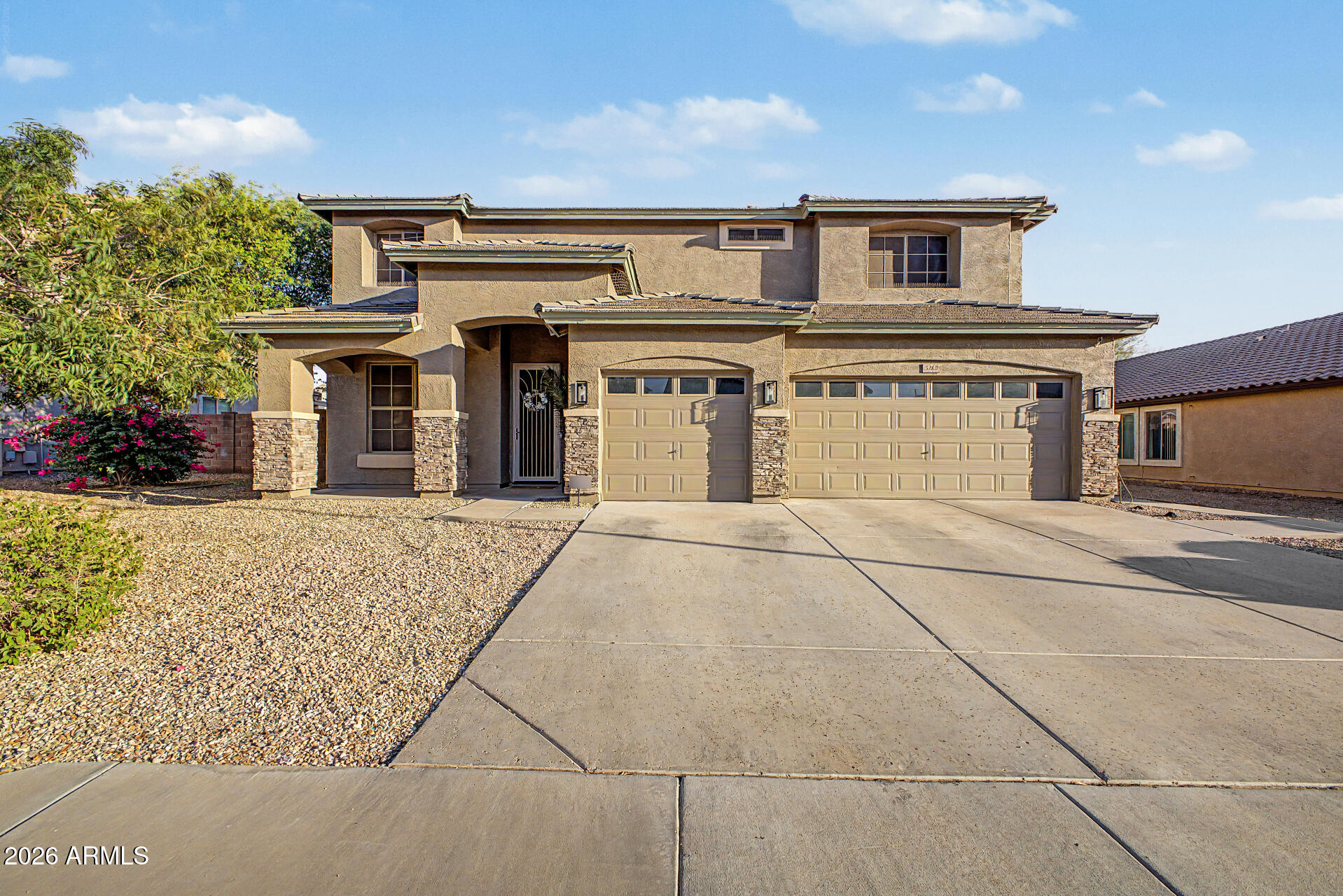 3213 W PLEASANT Lane
