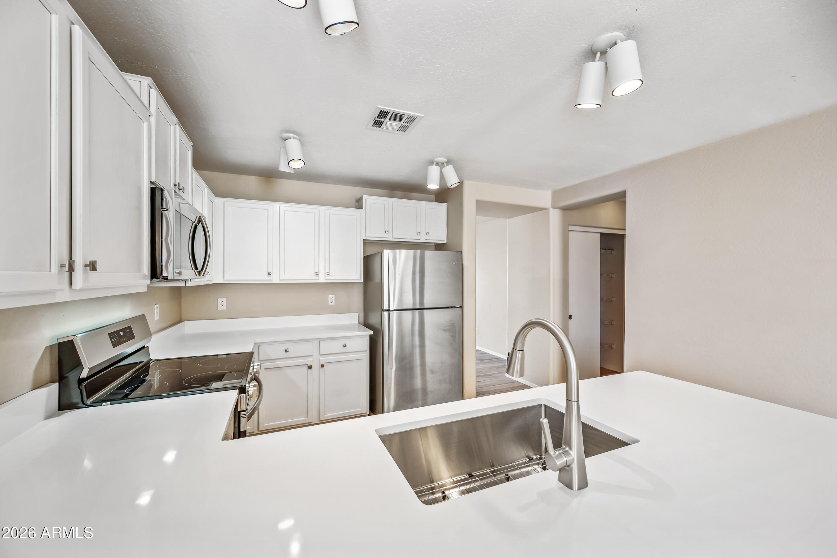 11579 W OGLESBY Avenue