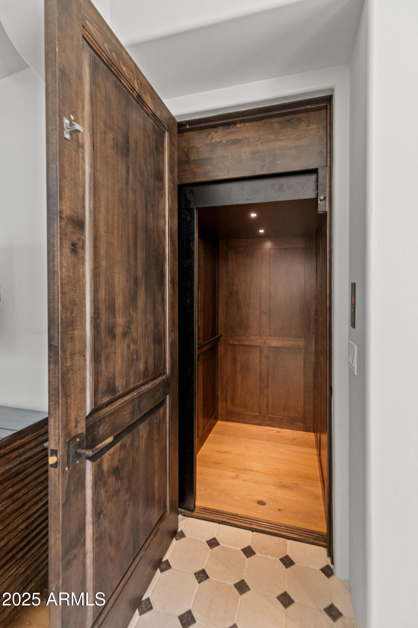 Paradise Valley, Arizona 85253, United States, 4 Bedrooms Bedrooms, ,6 BathroomsBathrooms,Residential,Active,251435