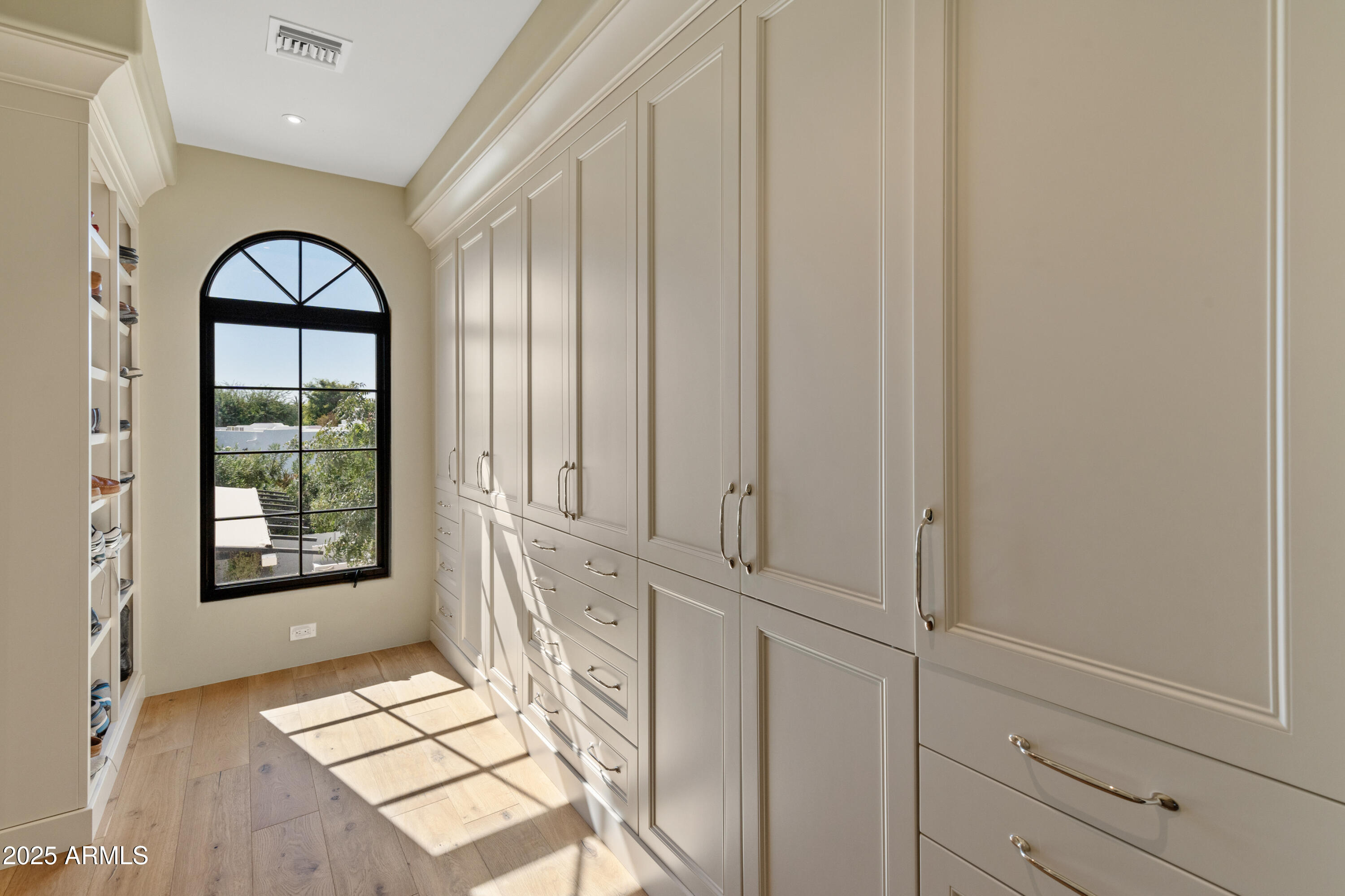 Paradise Valley, Arizona 85253, United States, 4 Bedrooms Bedrooms, ,6 BathroomsBathrooms,Residential,Active,251435