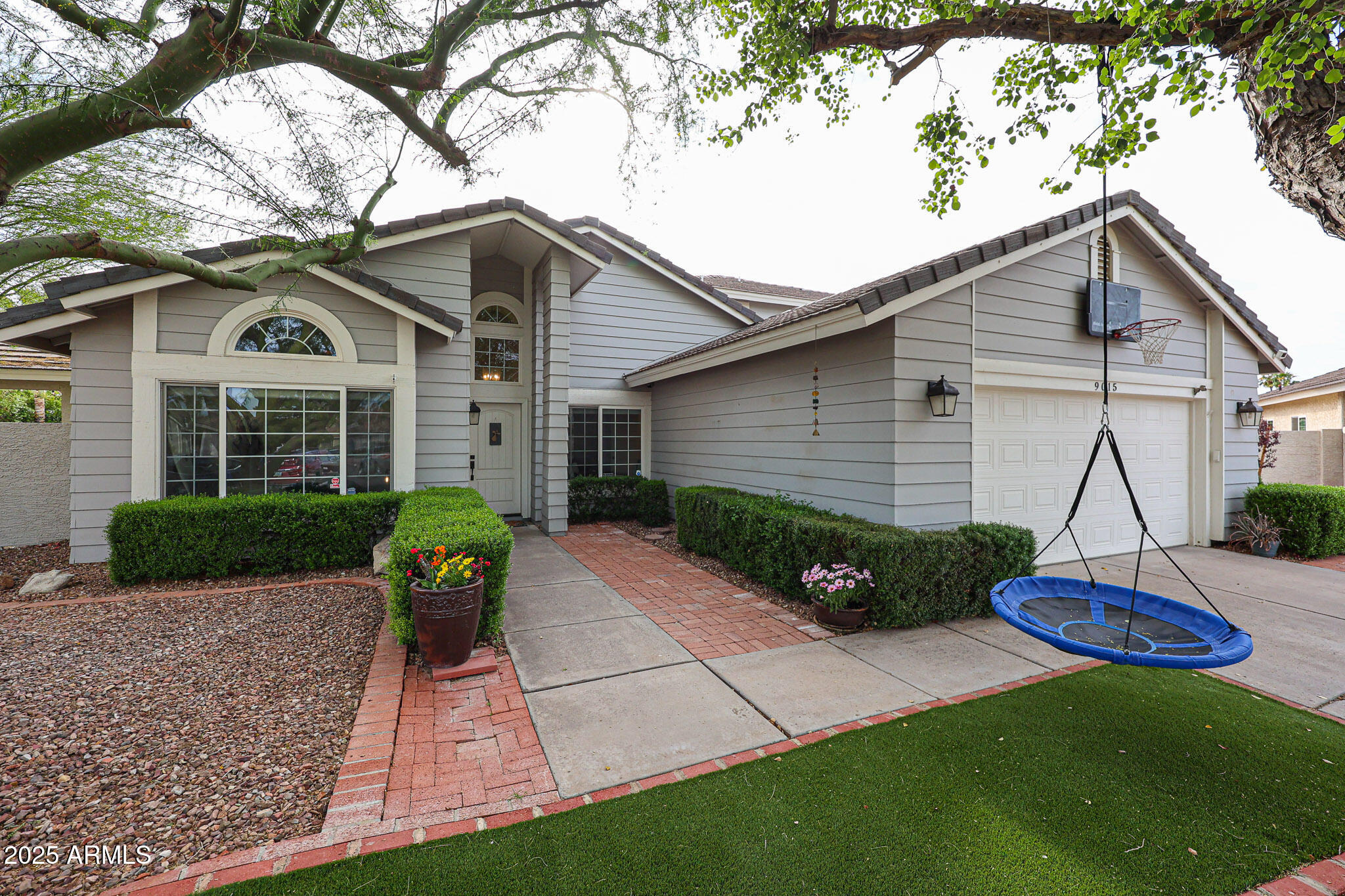 9015 E ALTADENA Avenue