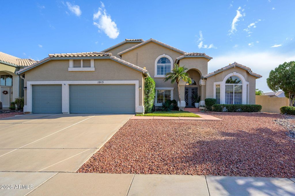 Photo of 1913 W Aspen Avenue, Gilbert, AZ 85233 (MLS # 6996537)