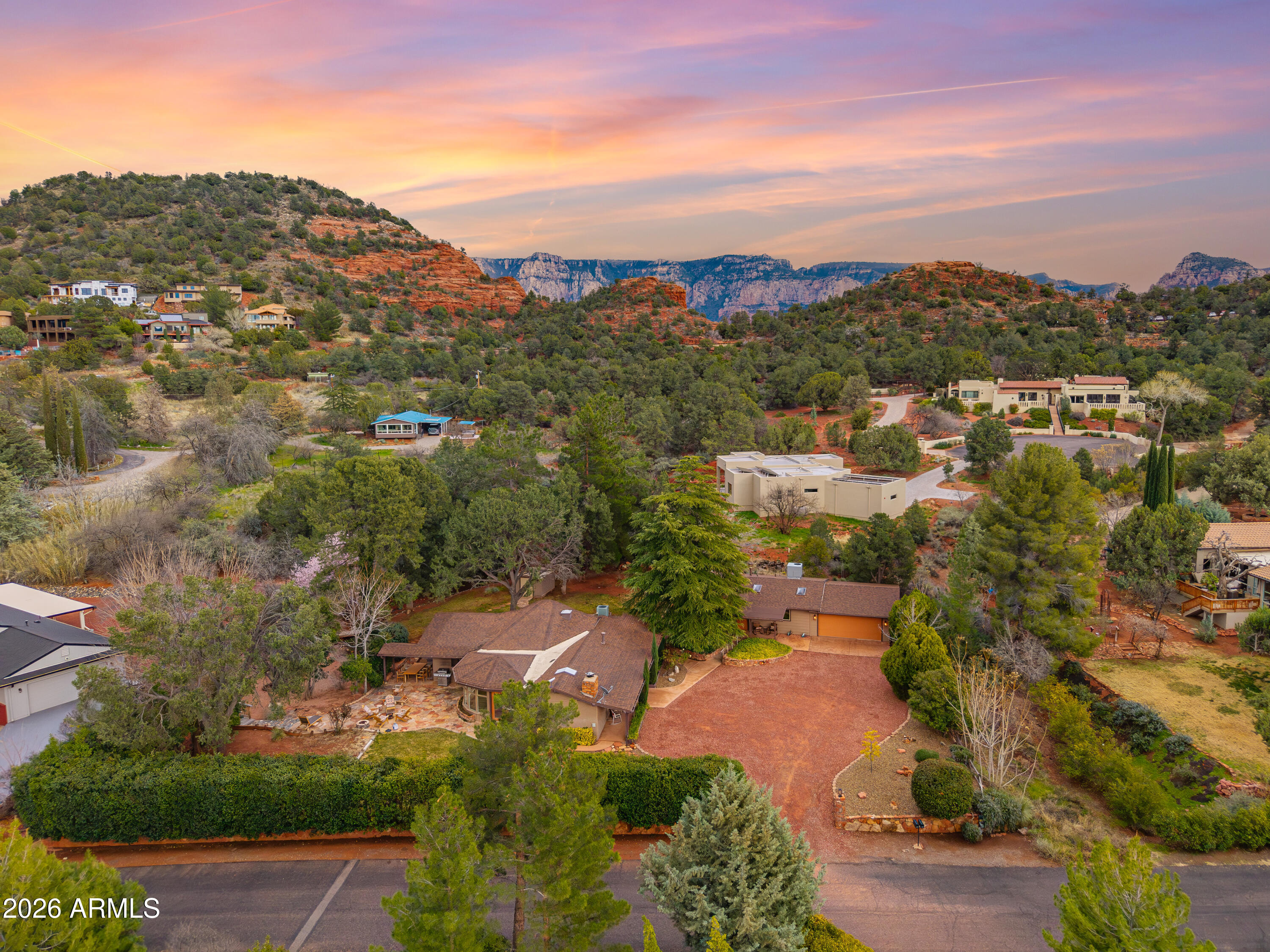 385 ROCKRIDGE Drive