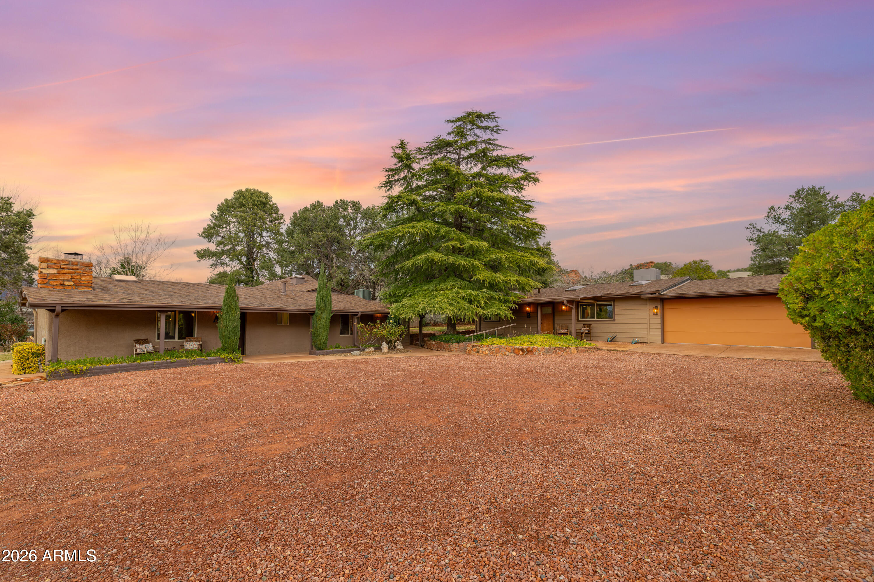 385 ROCKRIDGE Drive