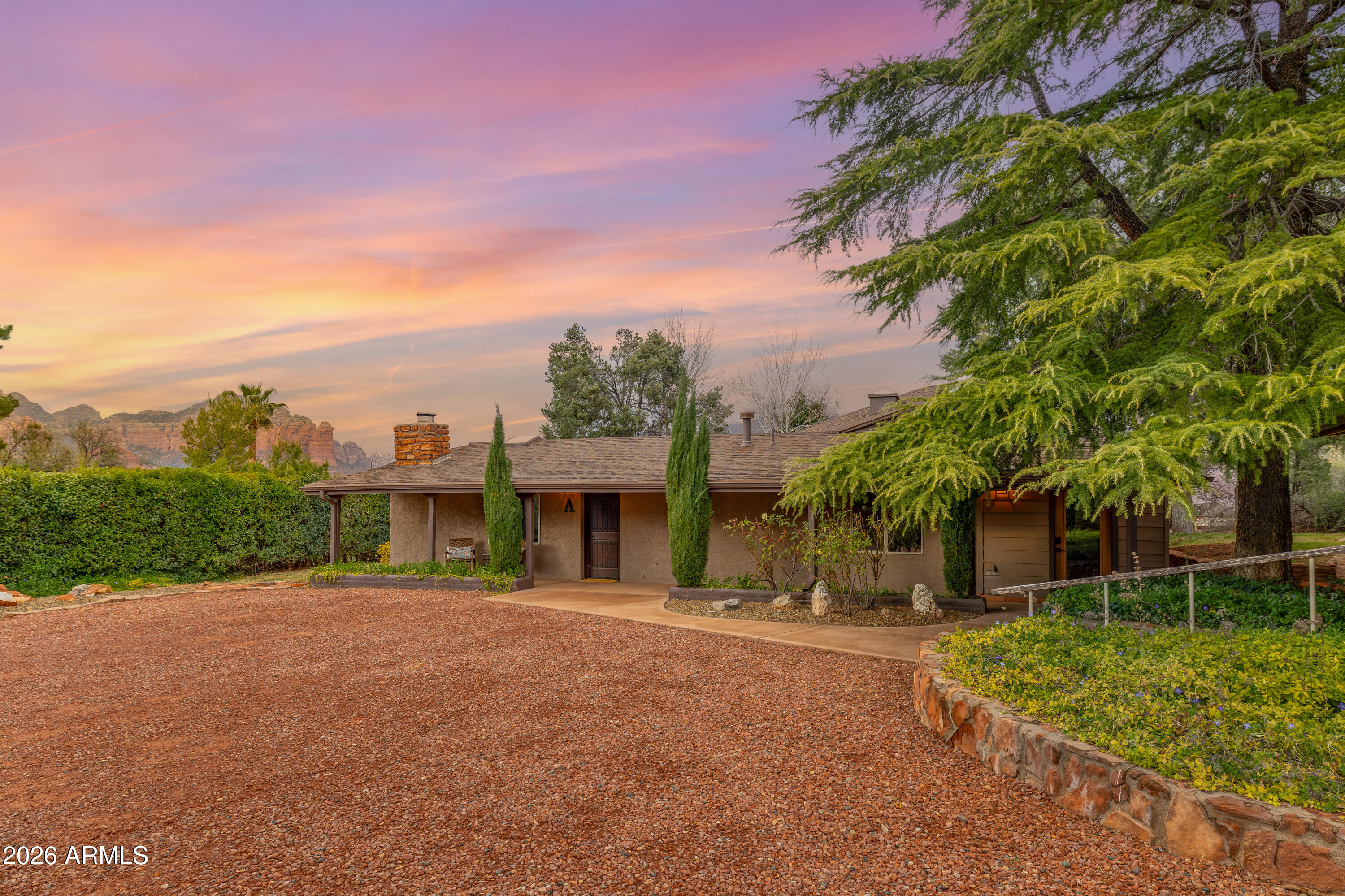 385 ROCKRIDGE Drive