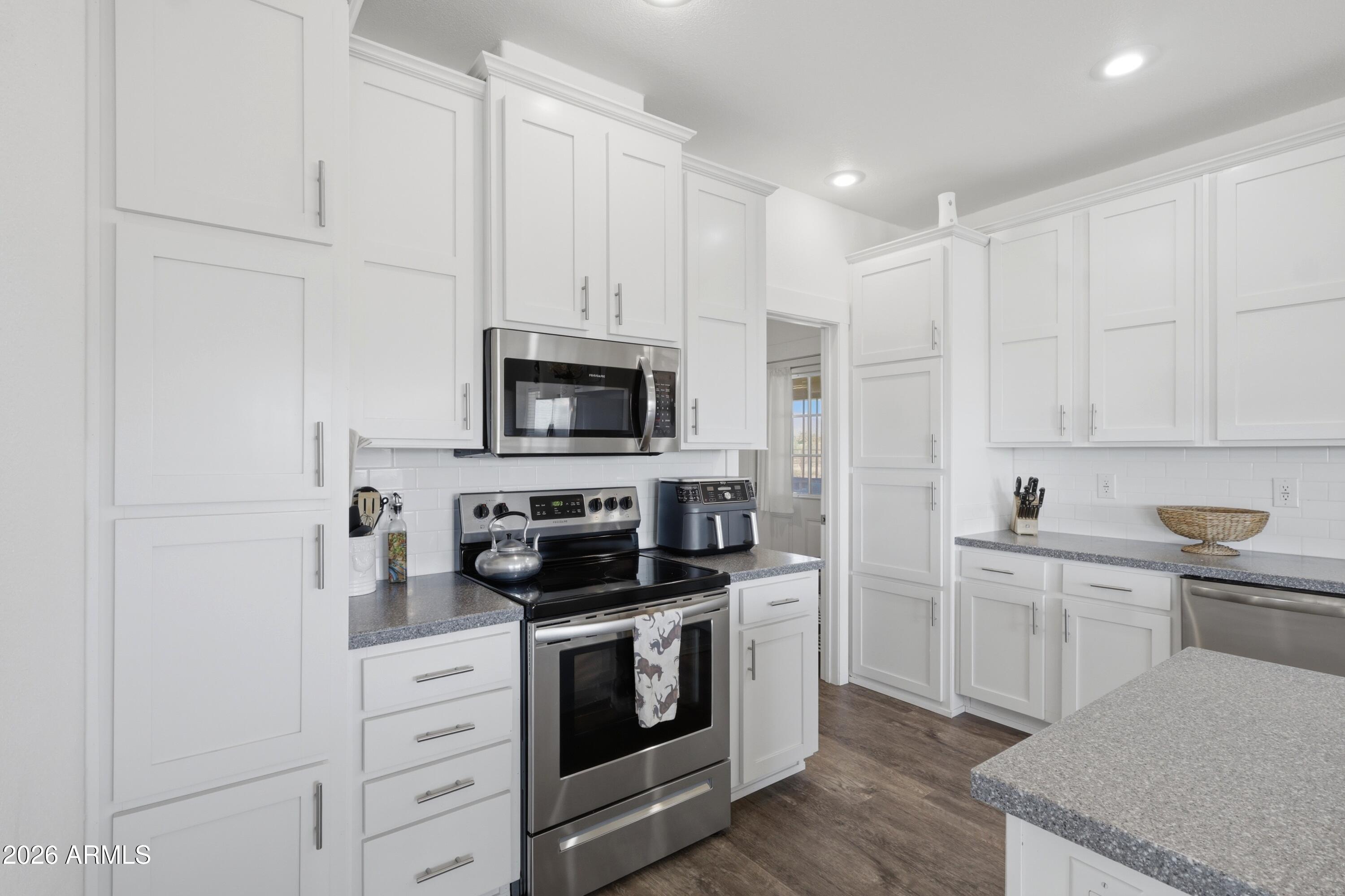 22454 W Steel Horse Road