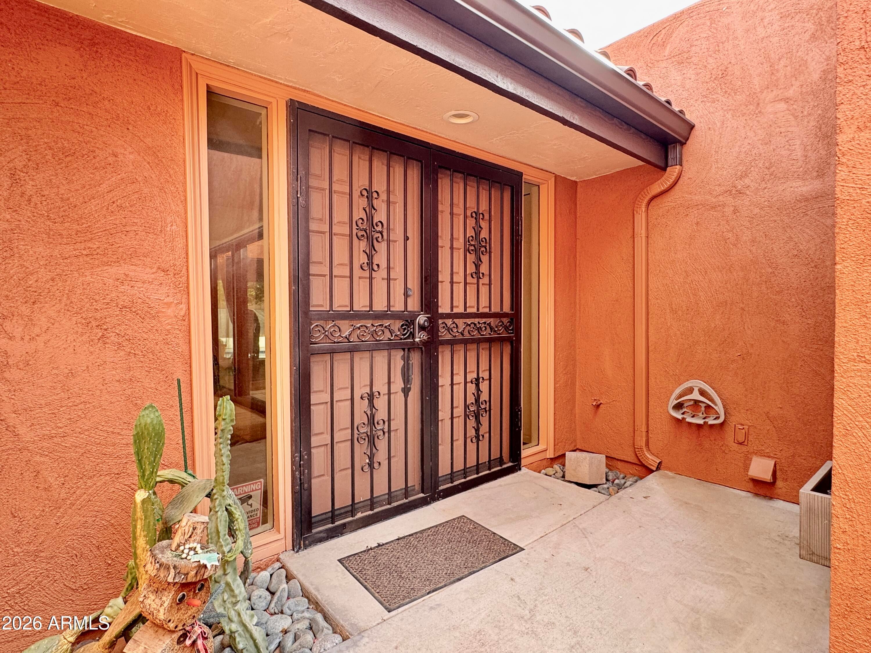237 W DENTON Lane