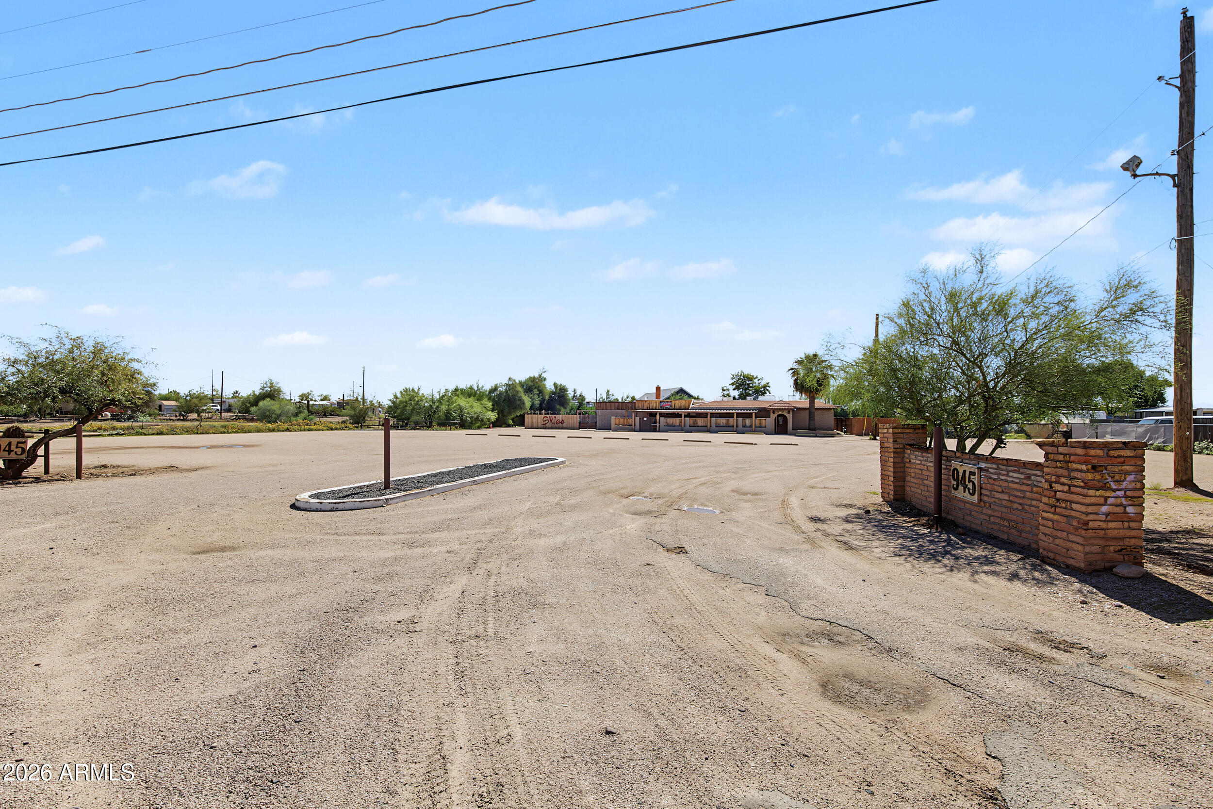 945 E SCENIC Street