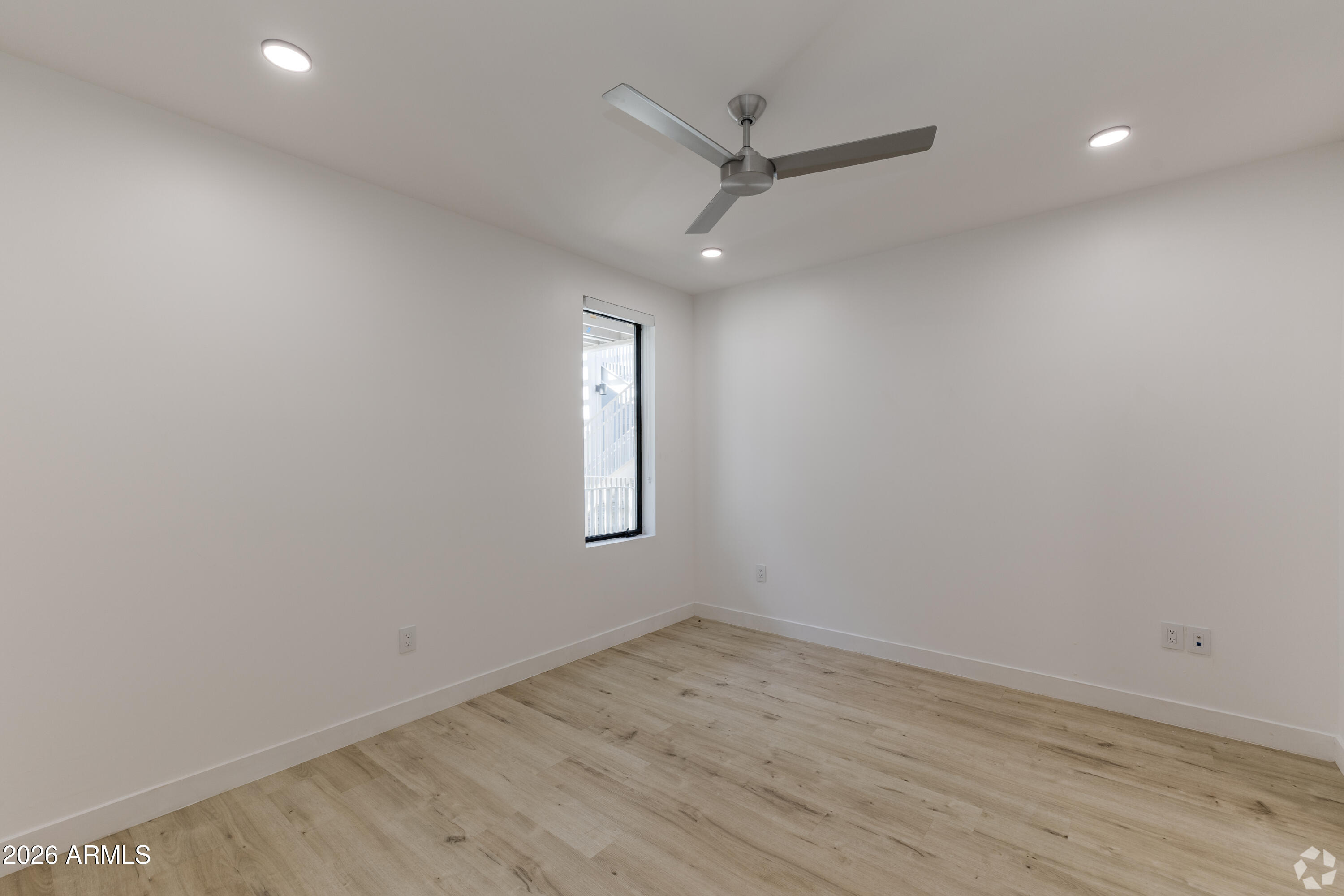 531 E WILLETTA Street 205