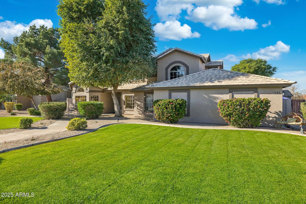 Photo of 780 N Bristol Lane, Gilbert, AZ 85234 (MLS # 6959618)