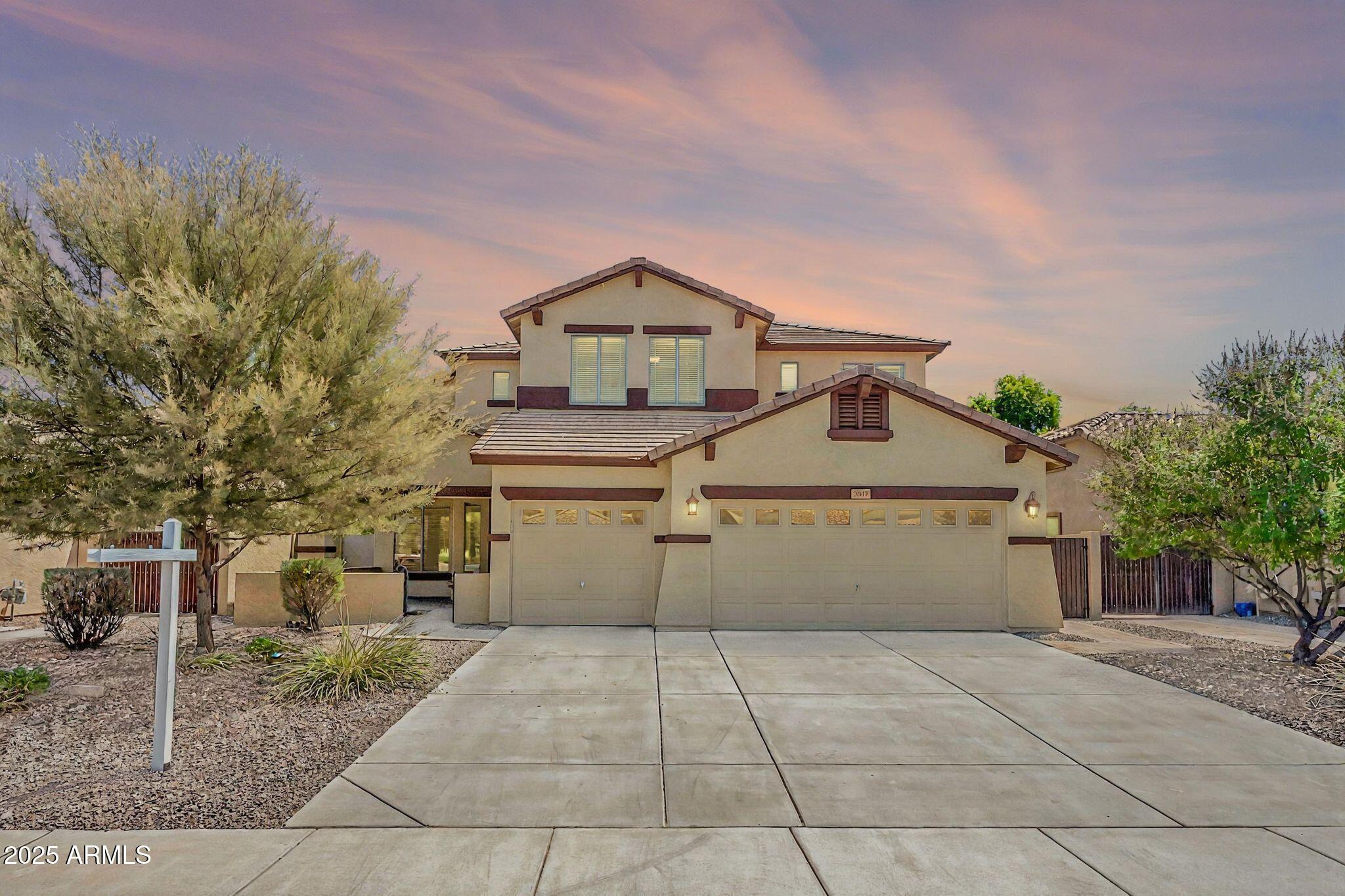 2047 E CAROB Drive